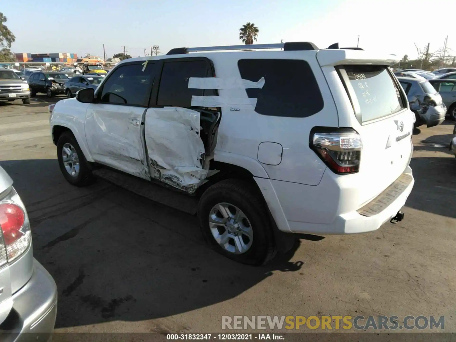 3 Фотография поврежденного автомобиля JTEBU5JR1L5797465 TOYOTA 4RUNNER 2020