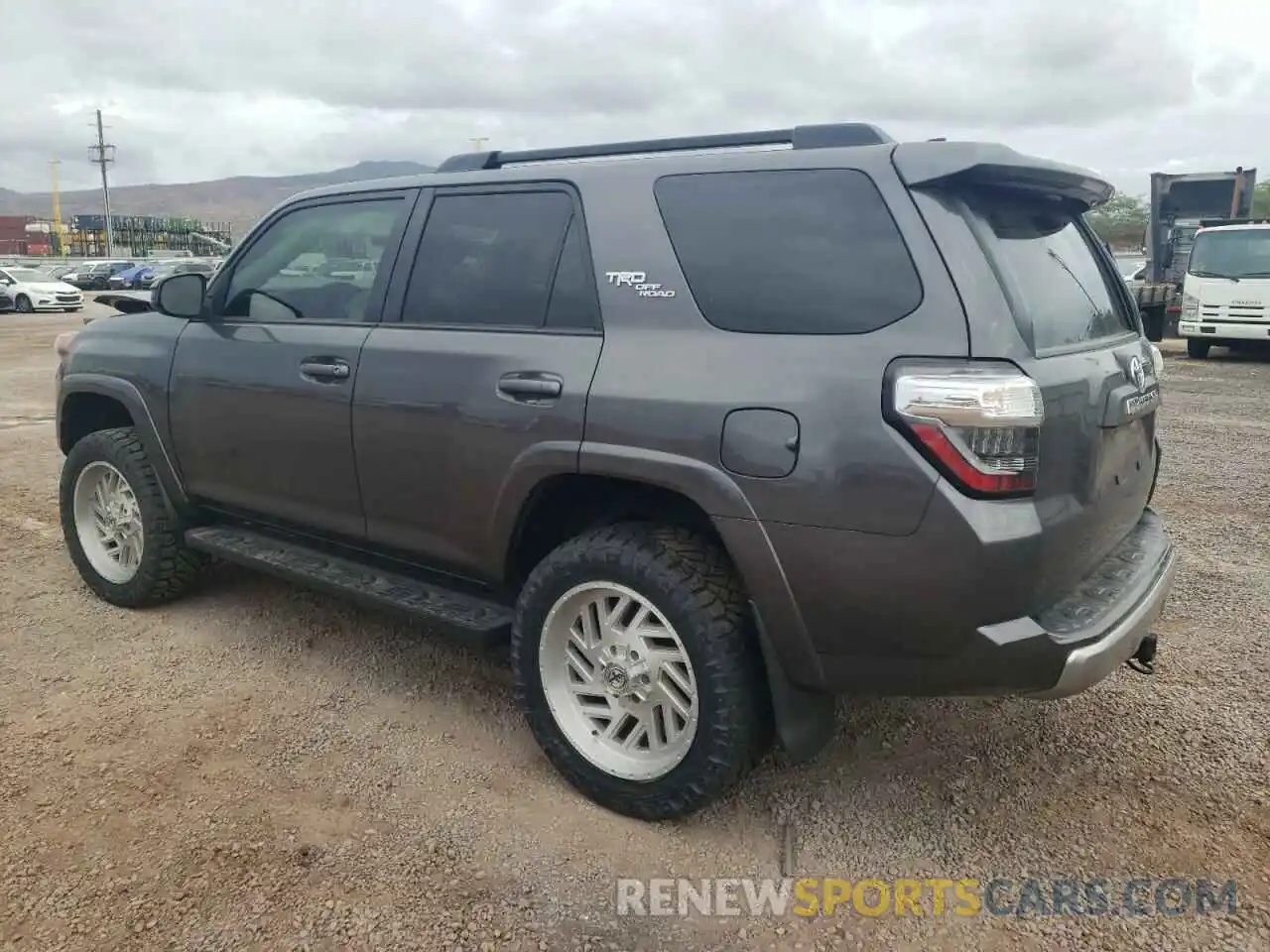 2 Photograph of a damaged car JTEBU5JR1L5799491 TOYOTA 4RUNNER 2020