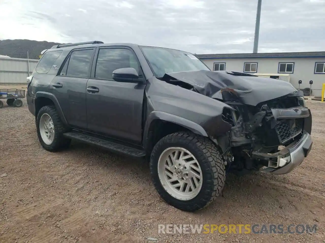 4 Photograph of a damaged car JTEBU5JR1L5799491 TOYOTA 4RUNNER 2020