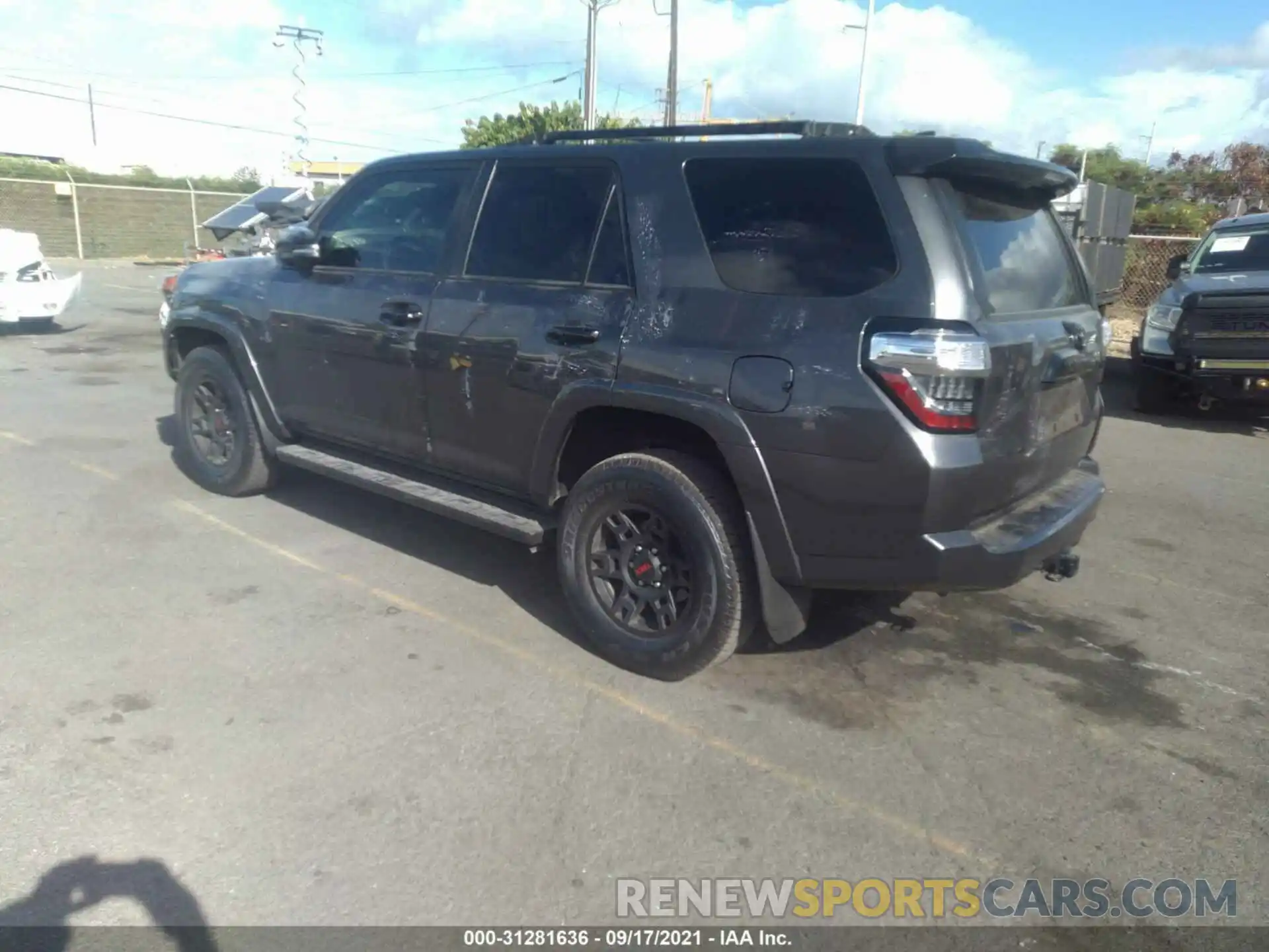 3 Фотография поврежденного автомобиля JTEBU5JR1L5799751 TOYOTA 4RUNNER 2020