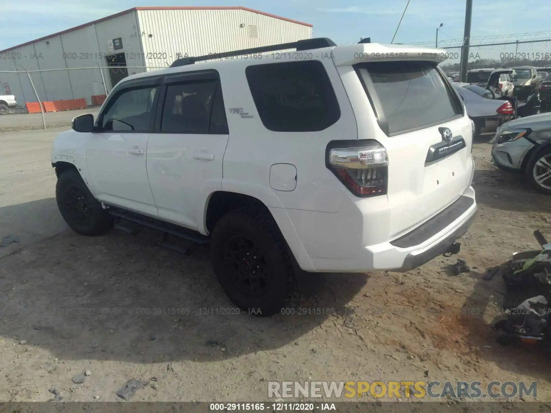 3 Фотография поврежденного автомобиля JTEBU5JR1L5799779 TOYOTA 4RUNNER 2020