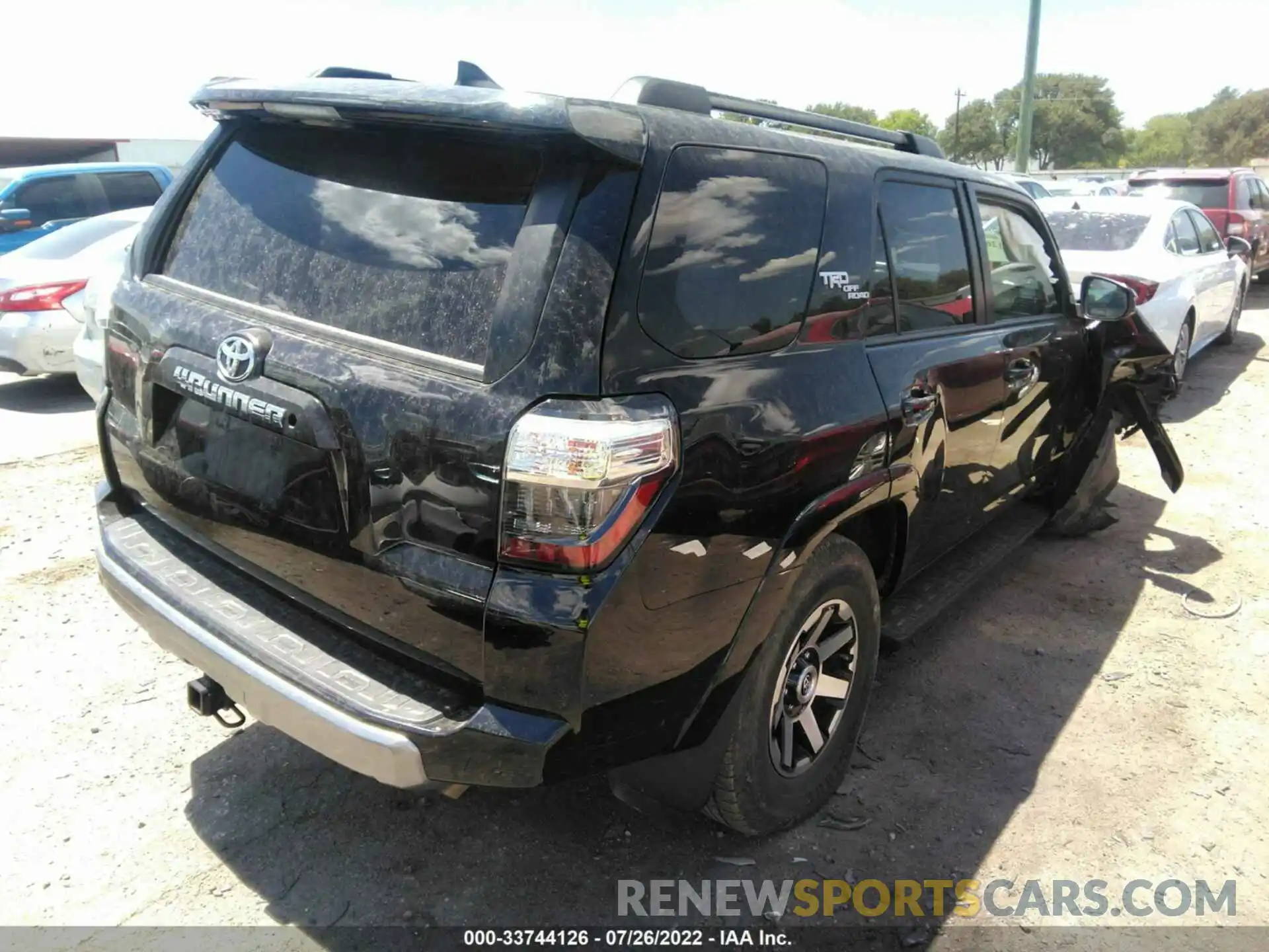 4 Photograph of a damaged car JTEBU5JR1L5802938 TOYOTA 4RUNNER 2020