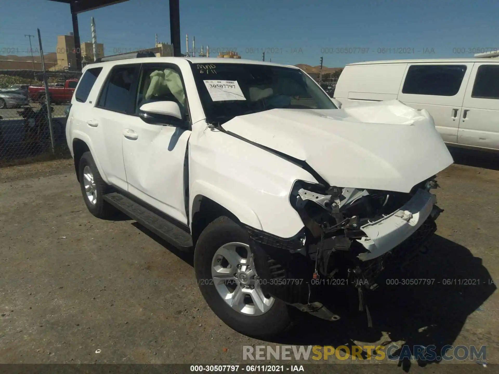 1 Photograph of a damaged car JTEBU5JR1L5803846 TOYOTA 4RUNNER 2020