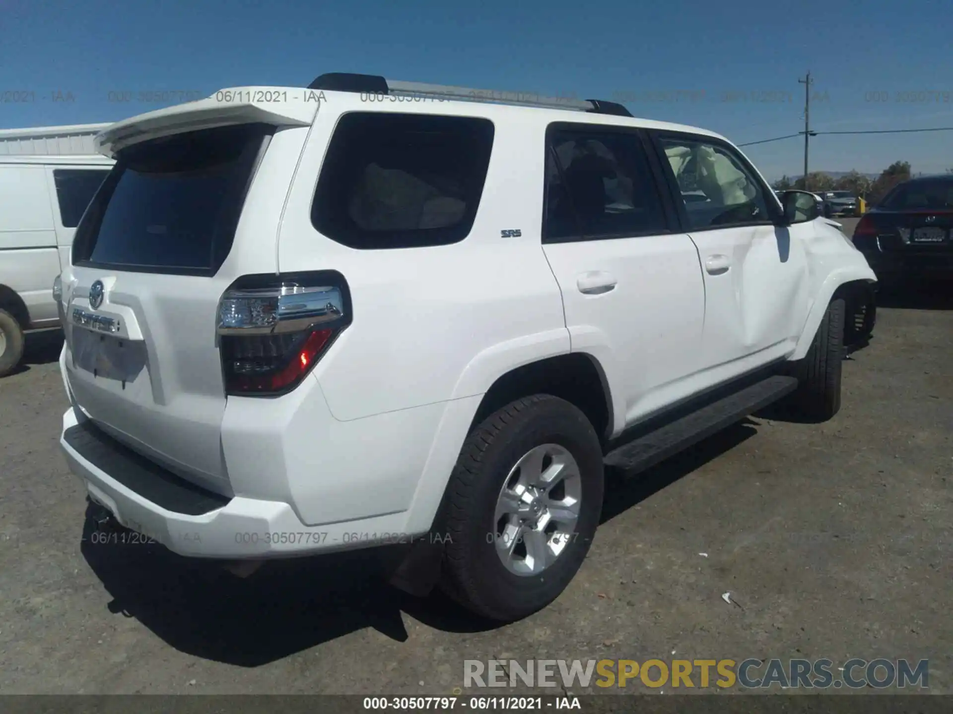 4 Photograph of a damaged car JTEBU5JR1L5803846 TOYOTA 4RUNNER 2020