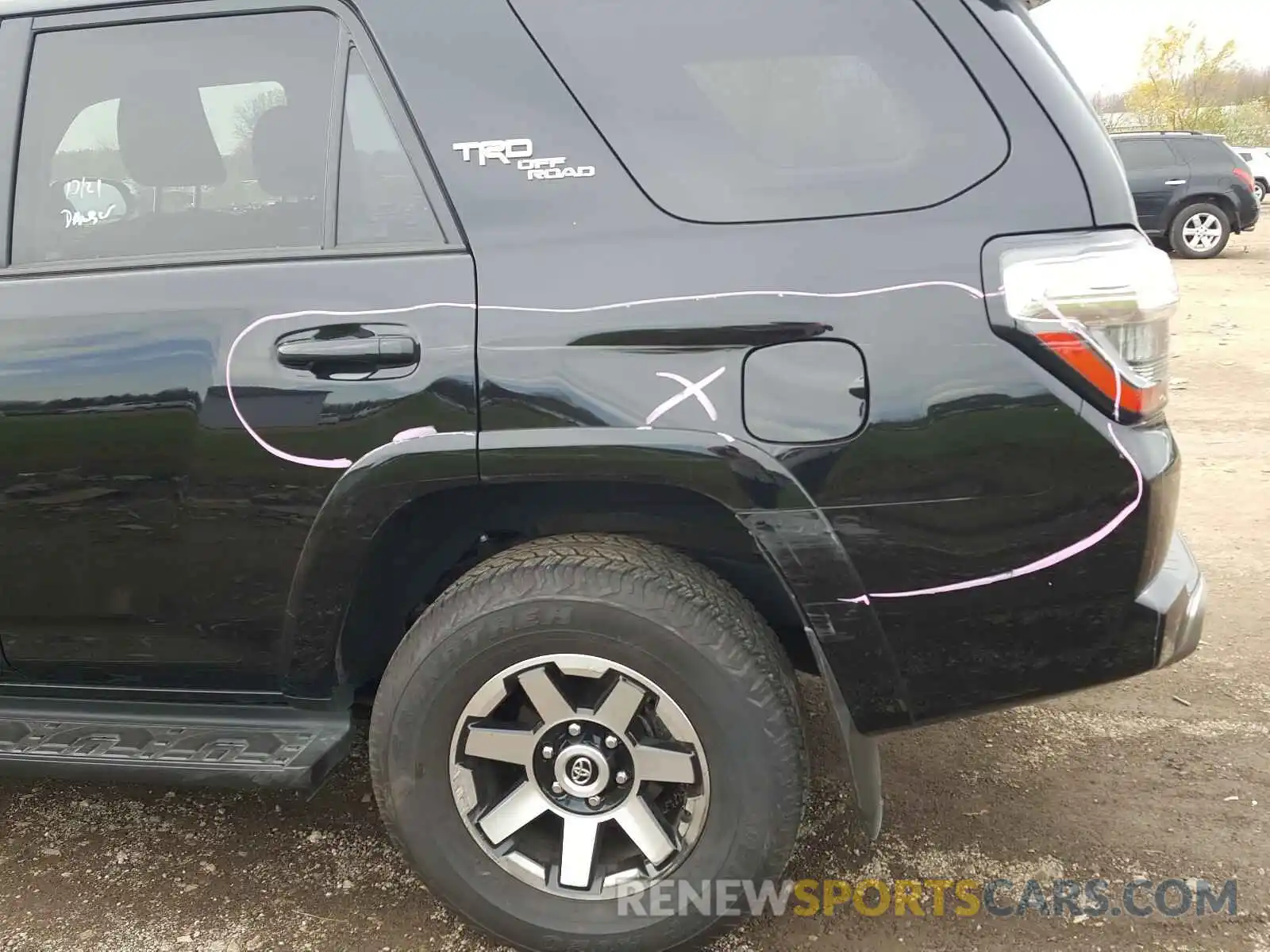 9 Photograph of a damaged car JTEBU5JR1L5804303 TOYOTA 4RUNNER 2020