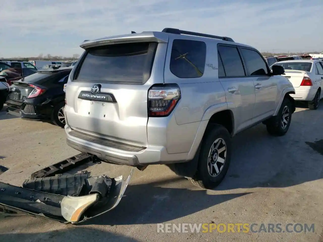 4 Photograph of a damaged car JTEBU5JR1L5812529 TOYOTA 4RUNNER 2020