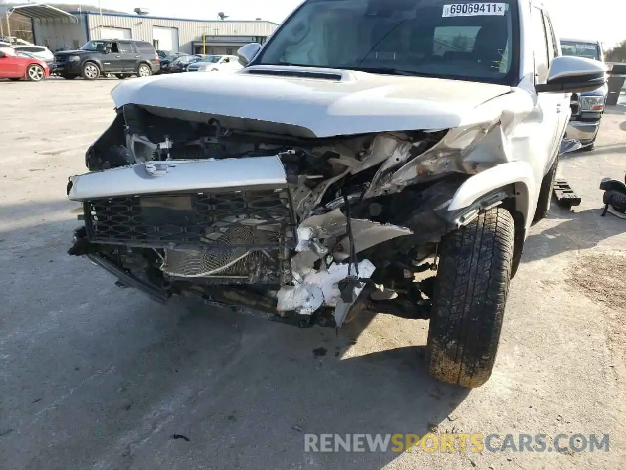 9 Photograph of a damaged car JTEBU5JR1L5812529 TOYOTA 4RUNNER 2020