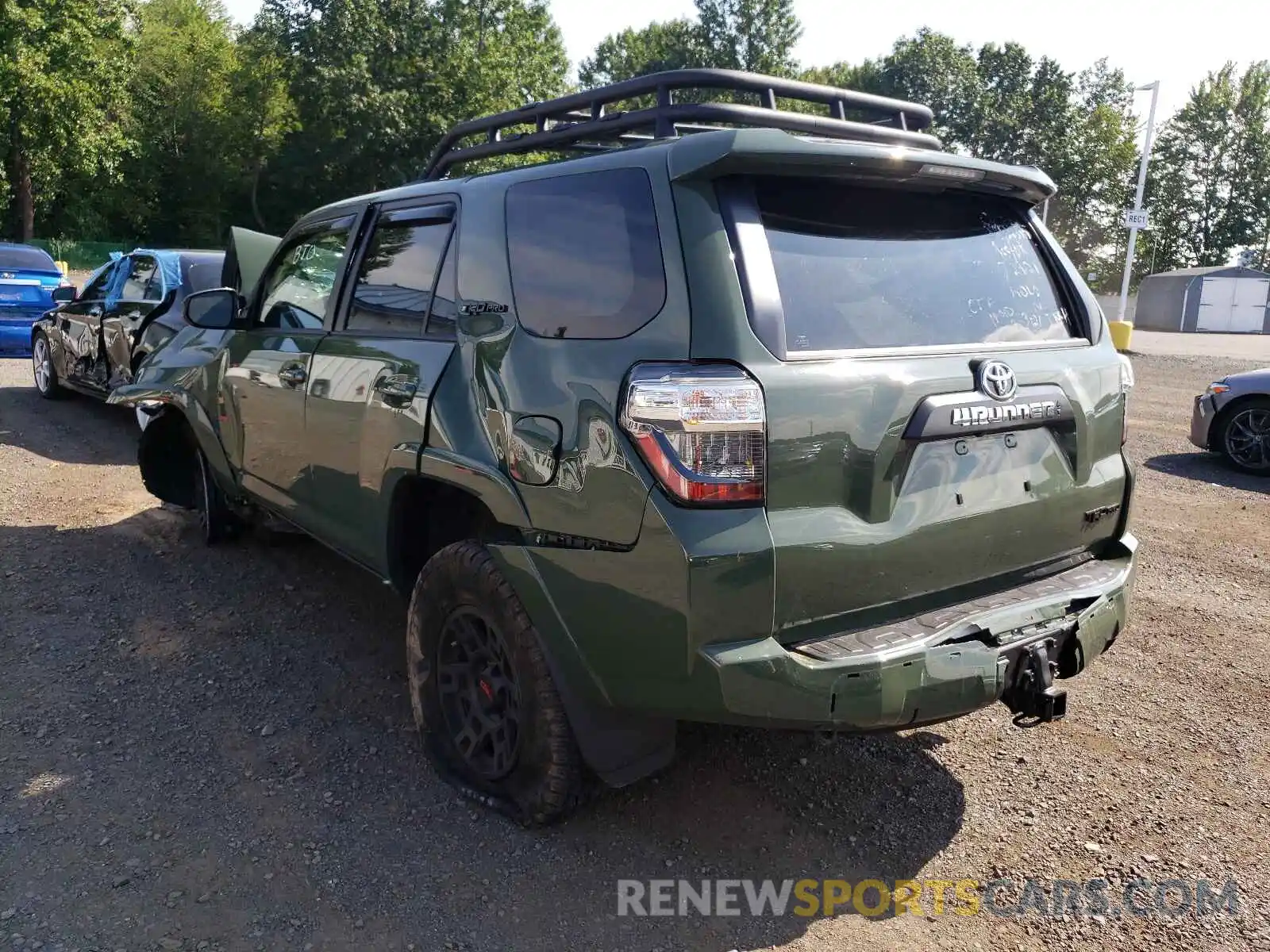 3 Photograph of a damaged car JTEBU5JR1L5812918 TOYOTA 4RUNNER 2020