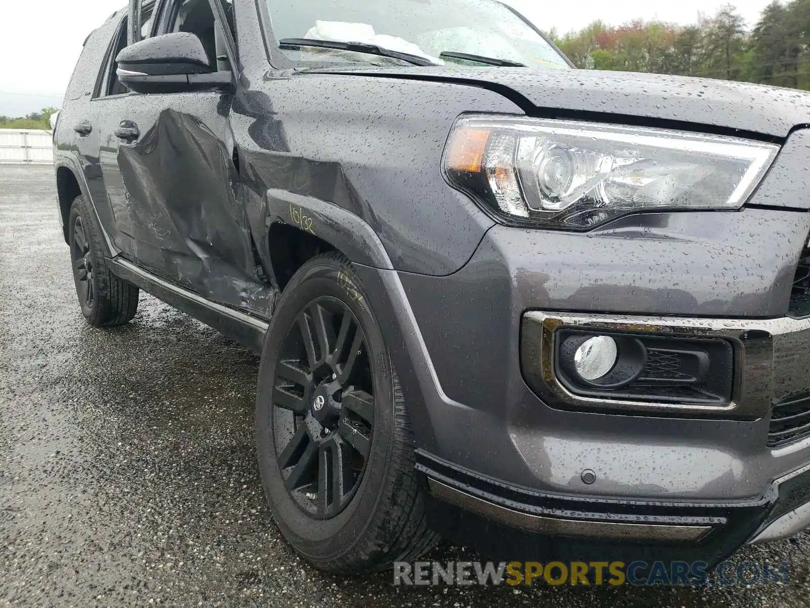 9 Photograph of a damaged car JTEBU5JR1L5820727 TOYOTA 4RUNNER 2020