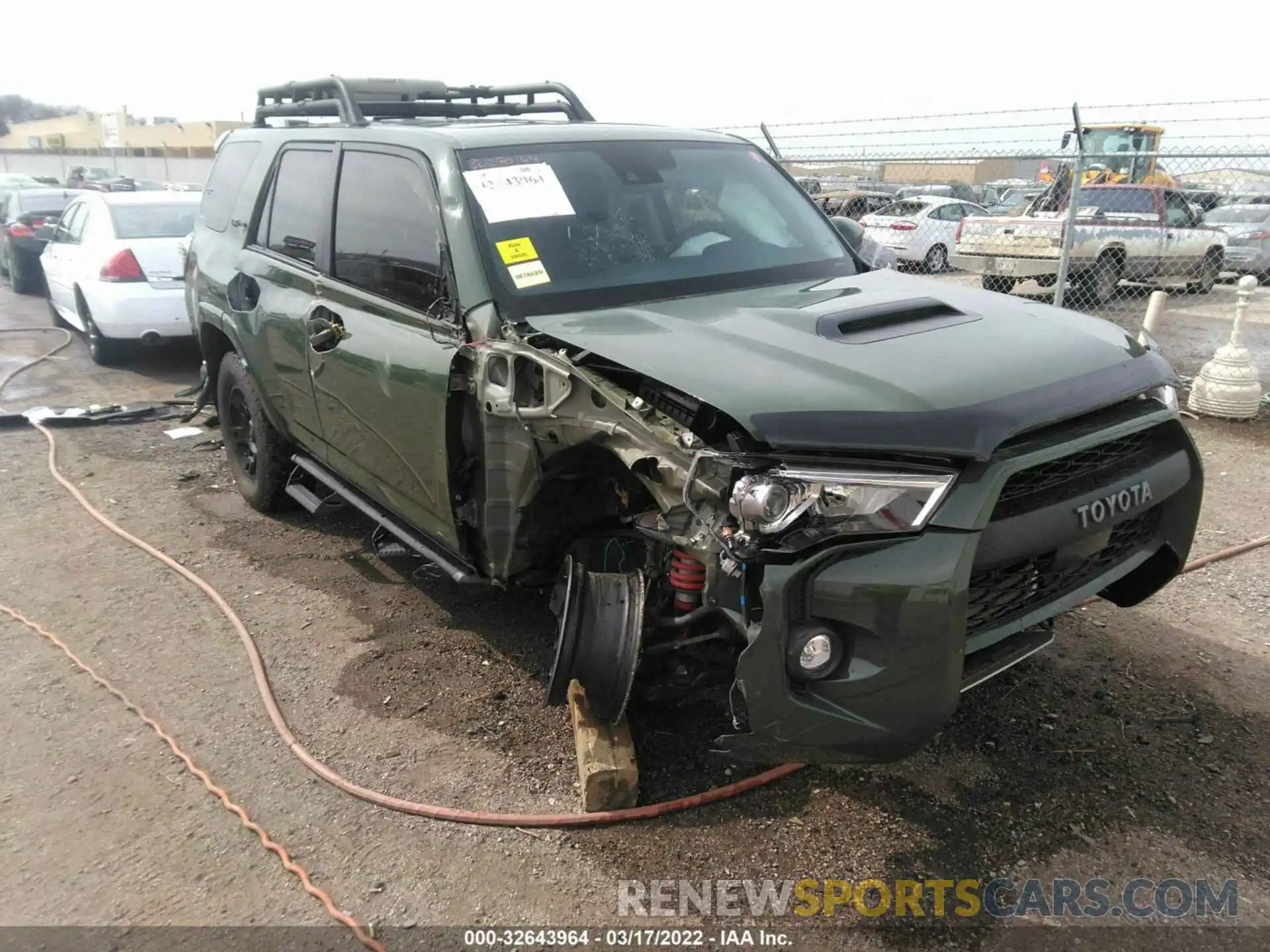 1 Photograph of a damaged car JTEBU5JR1L5822395 TOYOTA 4RUNNER 2020