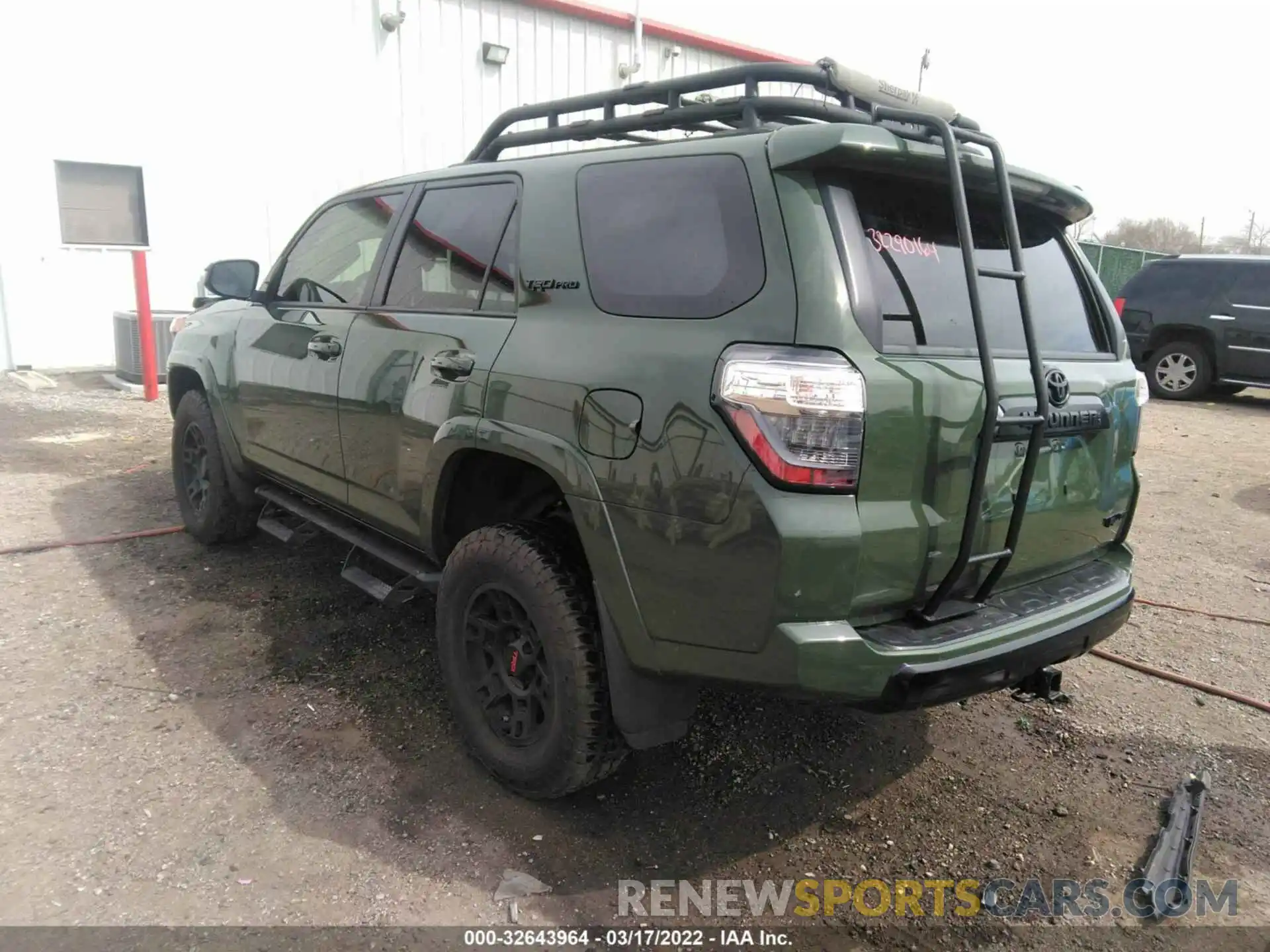 3 Фотография поврежденного автомобиля JTEBU5JR1L5822395 TOYOTA 4RUNNER 2020