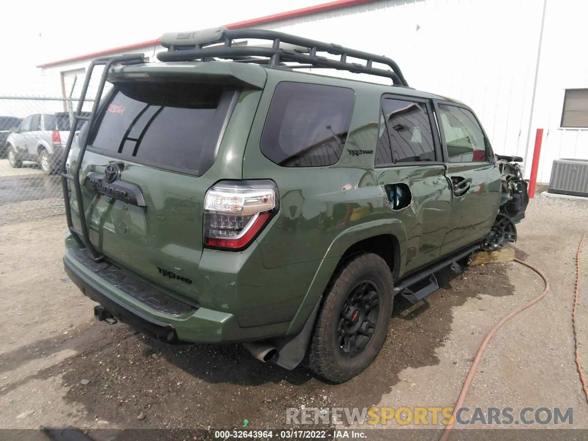 4 Фотография поврежденного автомобиля JTEBU5JR1L5822395 TOYOTA 4RUNNER 2020