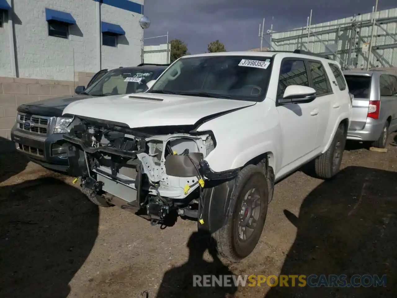 2 Photograph of a damaged car JTEBU5JR1L5822607 TOYOTA 4RUNNER 2020