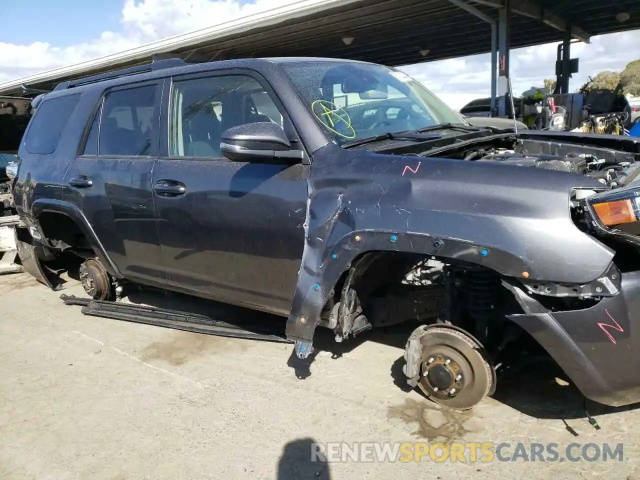 9 Photograph of a damaged car JTEBU5JR1L5833428 TOYOTA 4RUNNER 2020