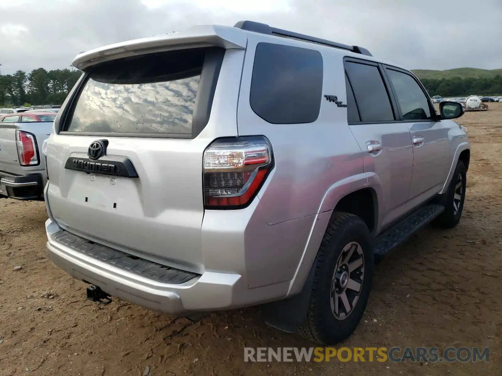 4 Photograph of a damaged car JTEBU5JR1L5833462 TOYOTA 4RUNNER 2020