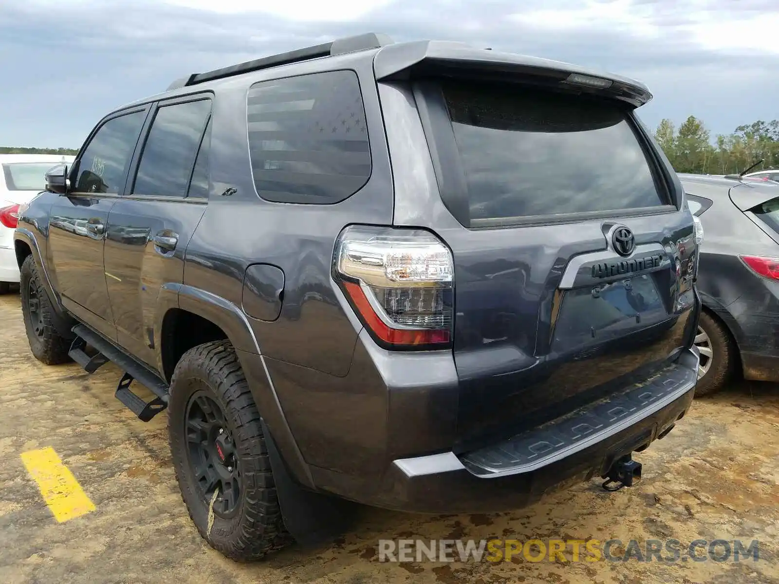 3 Photograph of a damaged car JTEBU5JR2L5741213 TOYOTA 4RUNNER 2020