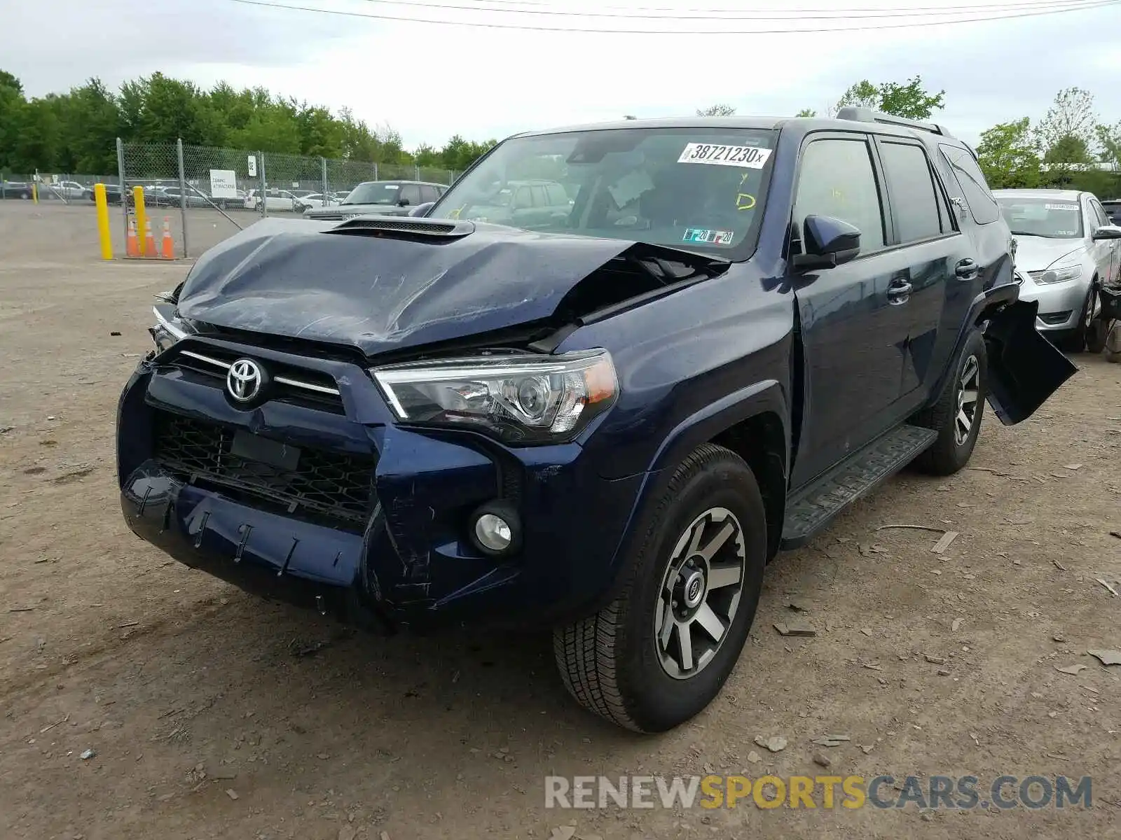 2 Photograph of a damaged car JTEBU5JR2L5742460 TOYOTA 4RUNNER 2020