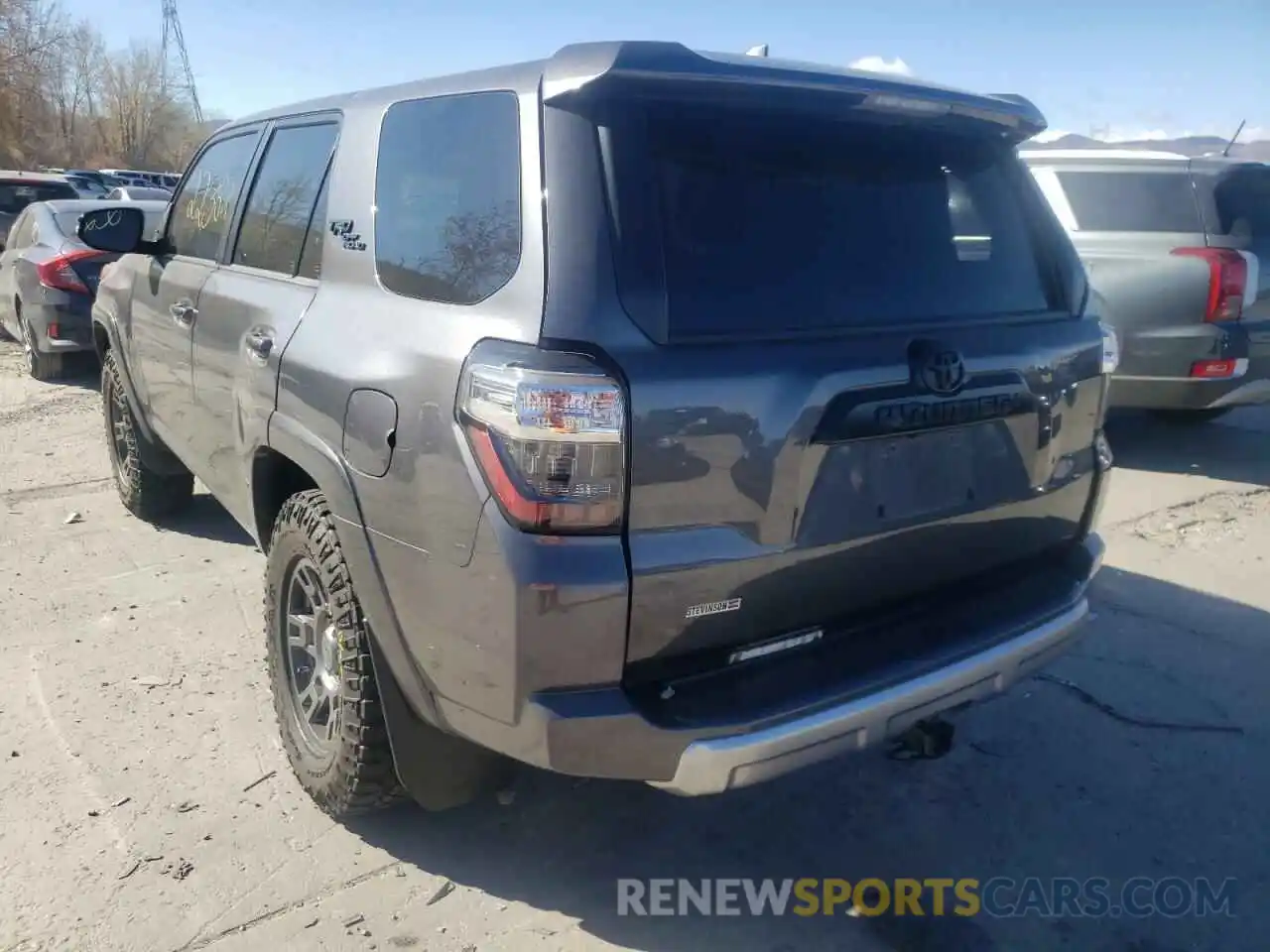 3 Photograph of a damaged car JTEBU5JR2L5743558 TOYOTA 4RUNNER 2020