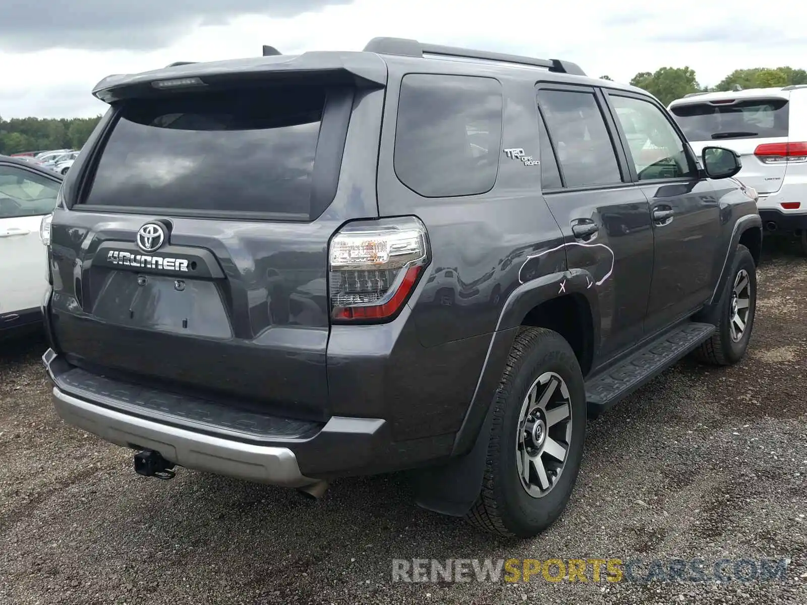 4 Photograph of a damaged car JTEBU5JR2L5752888 TOYOTA 4RUNNER 2020