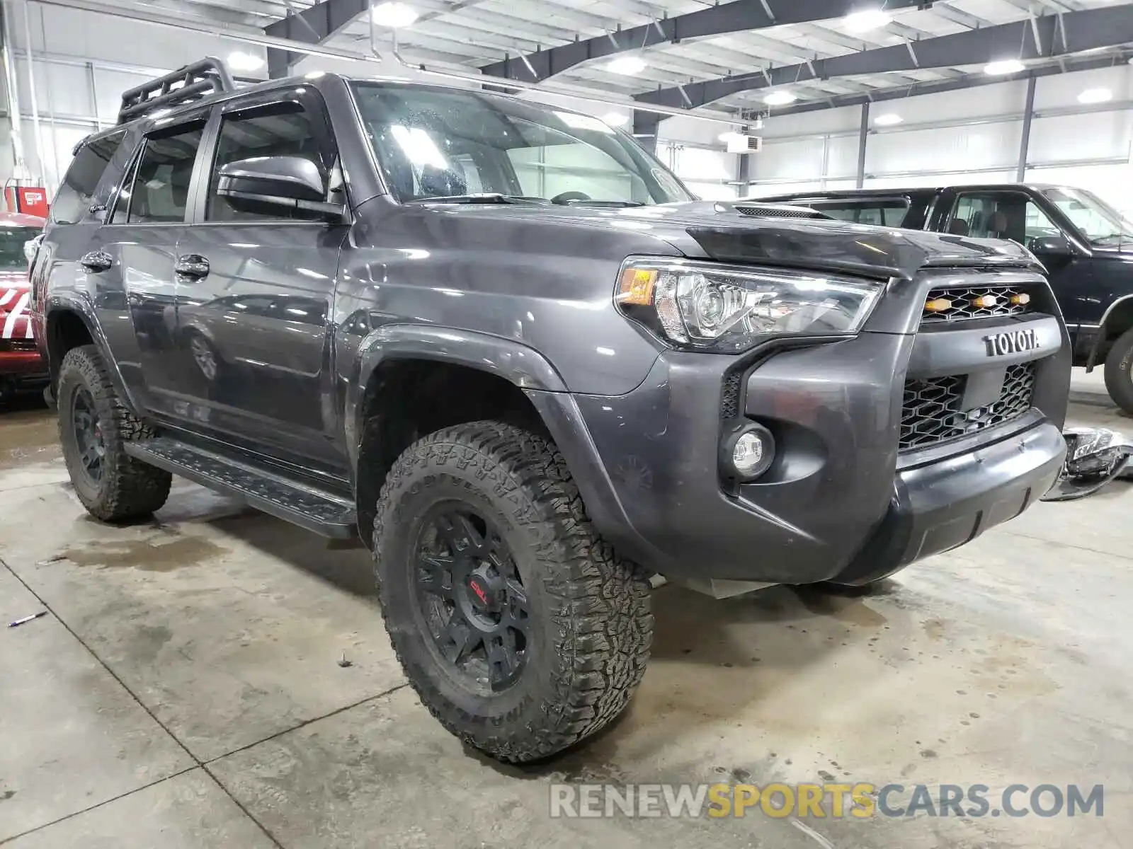 1 Фотография поврежденного автомобиля JTEBU5JR2L5767312 TOYOTA 4RUNNER 2020