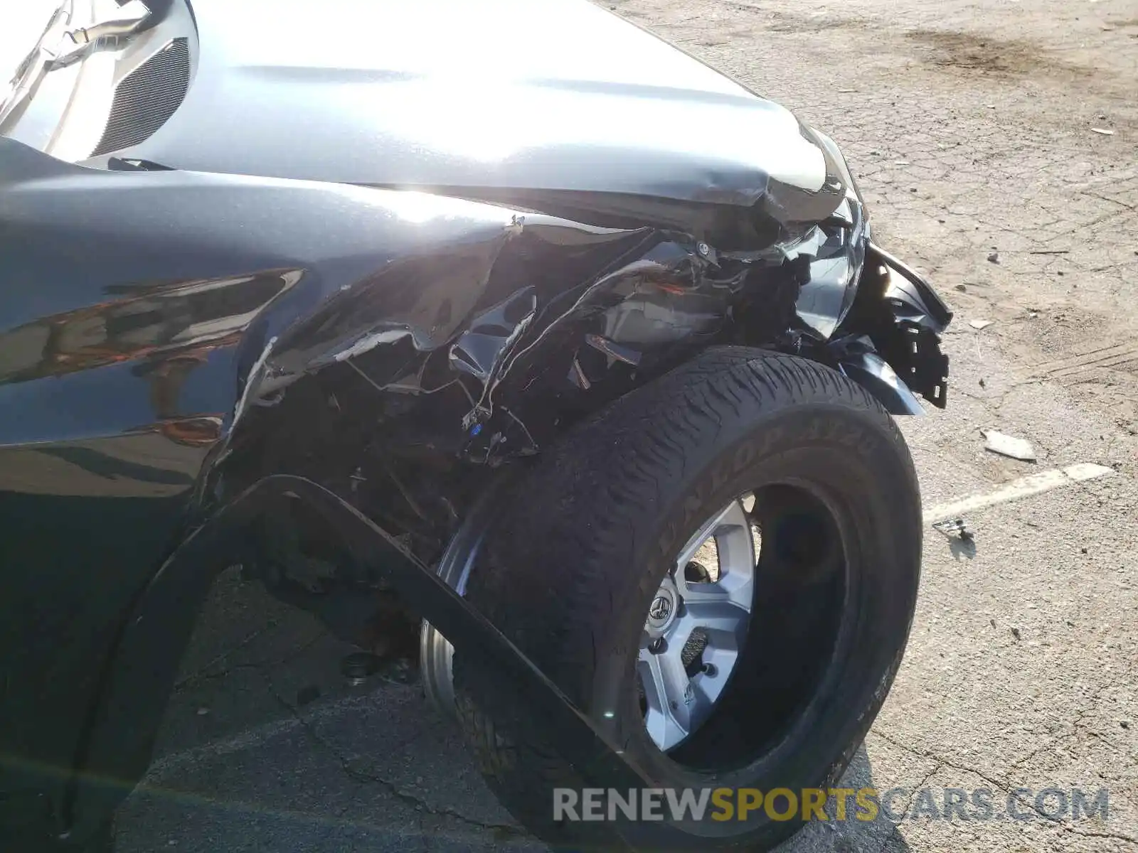 9 Photograph of a damaged car JTEBU5JR2L5768699 TOYOTA 4RUNNER 2020