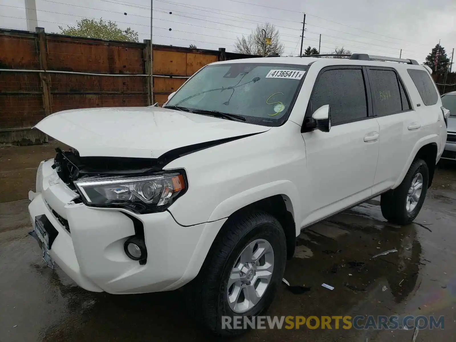 2 Photograph of a damaged car JTEBU5JR2L5770436 TOYOTA 4RUNNER 2020