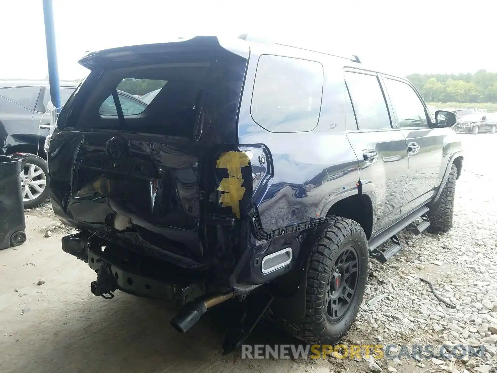 4 Photograph of a damaged car JTEBU5JR2L5771179 TOYOTA 4RUNNER 2020