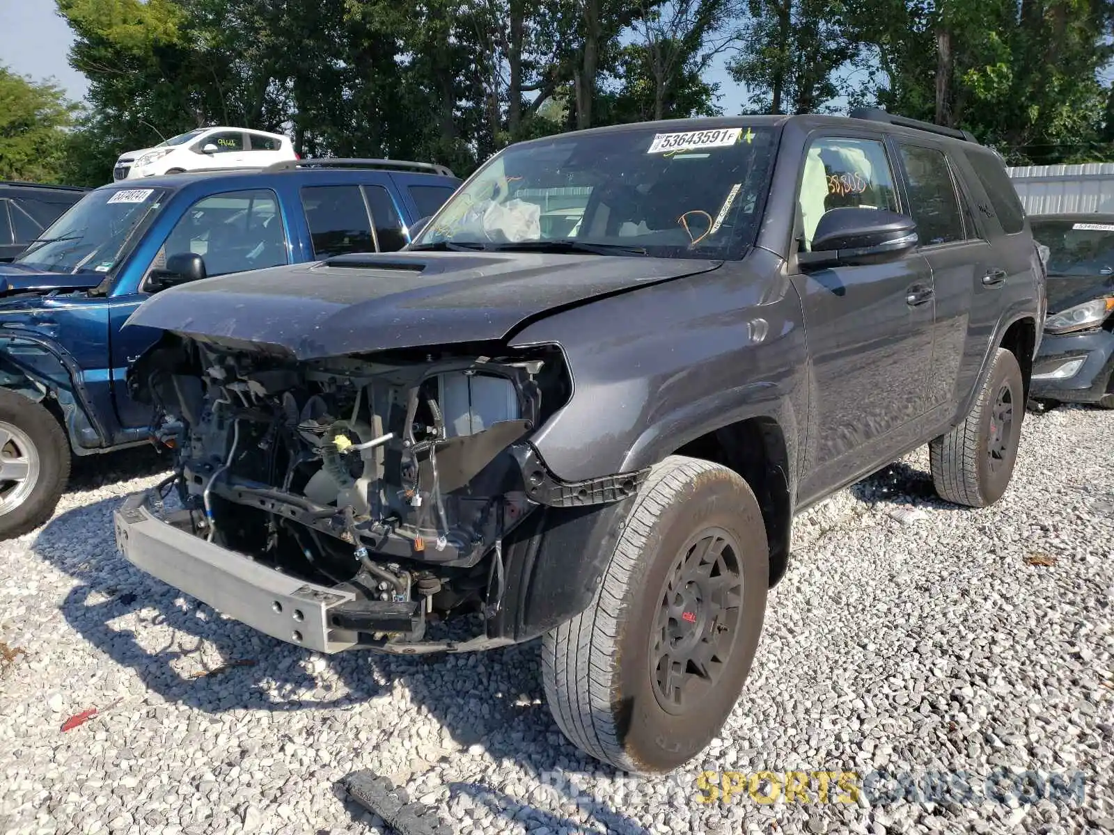 2 Photograph of a damaged car JTEBU5JR2L5771361 TOYOTA 4RUNNER 2020