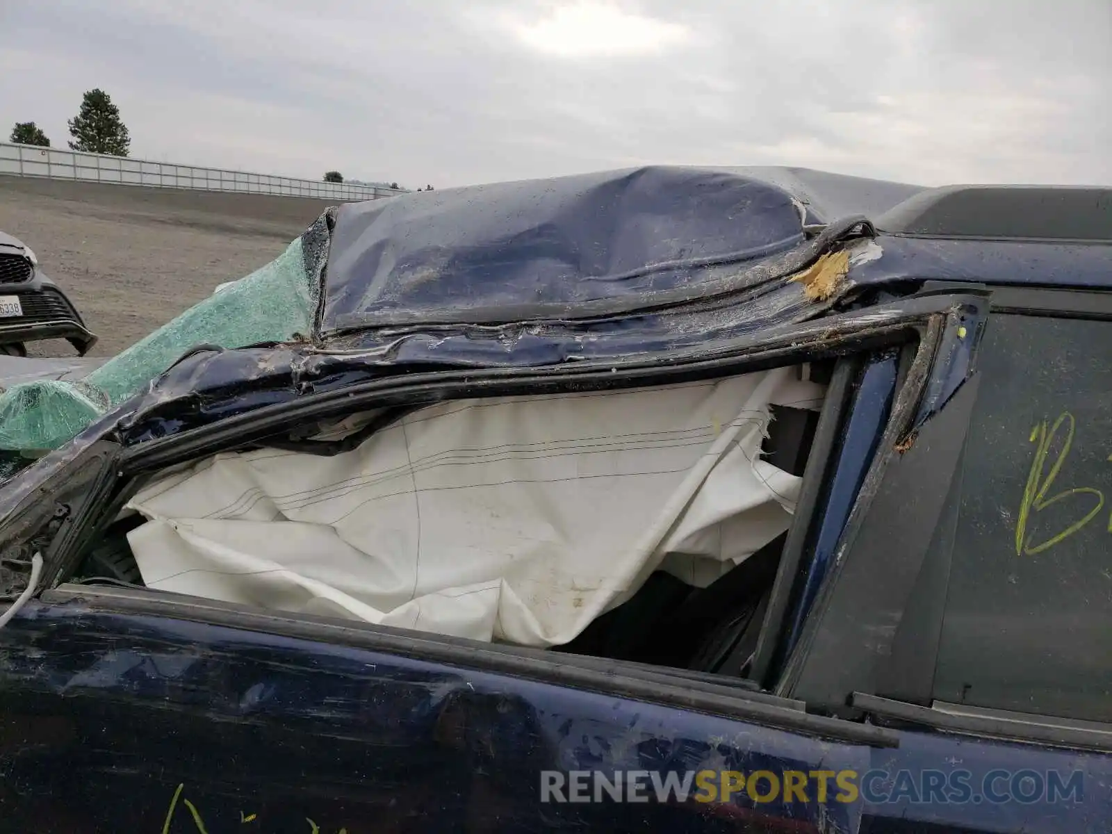 10 Photograph of a damaged car JTEBU5JR2L5776365 TOYOTA 4RUNNER 2020