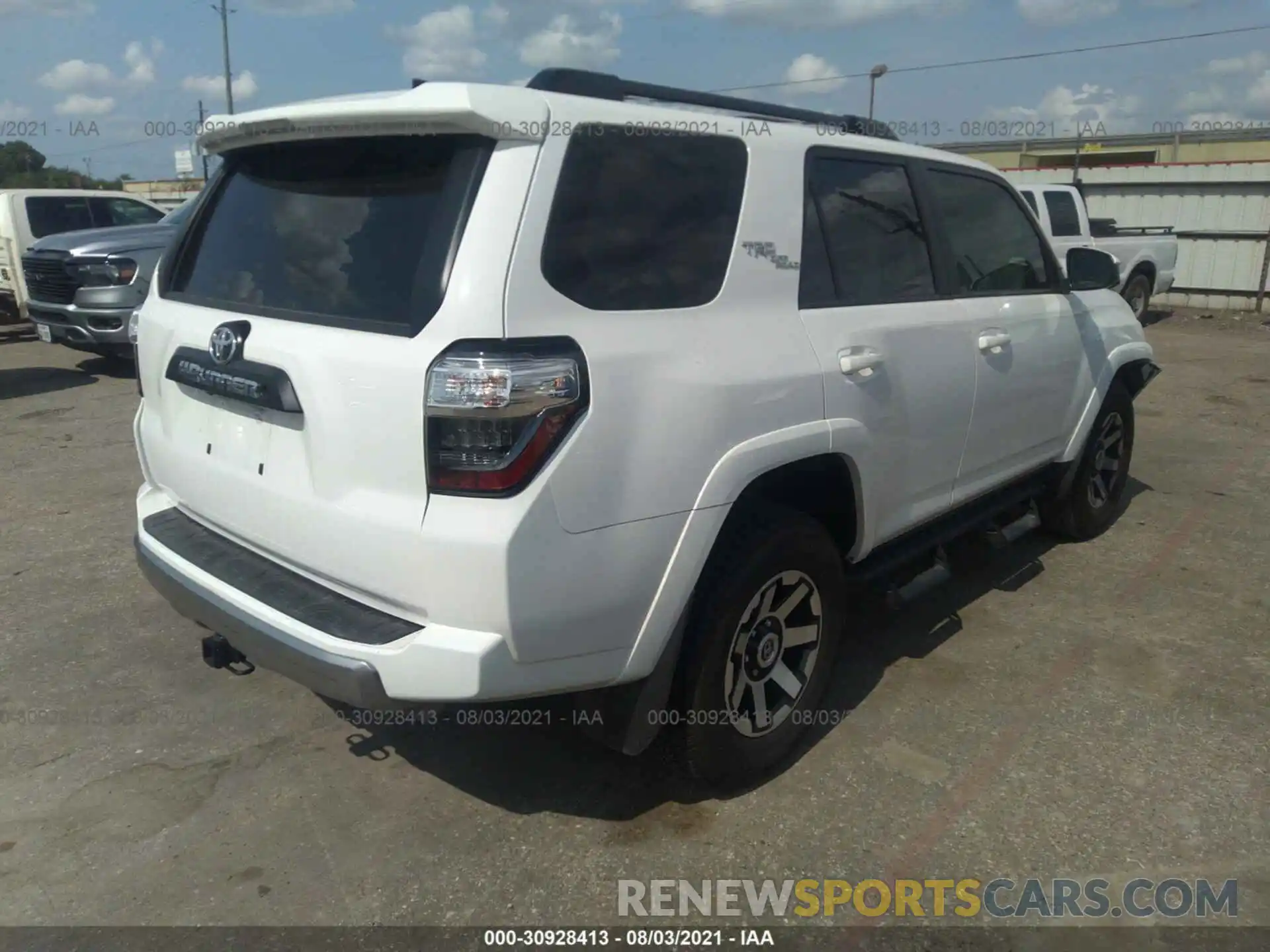 4 Photograph of a damaged car JTEBU5JR2L5777855 TOYOTA 4RUNNER 2020