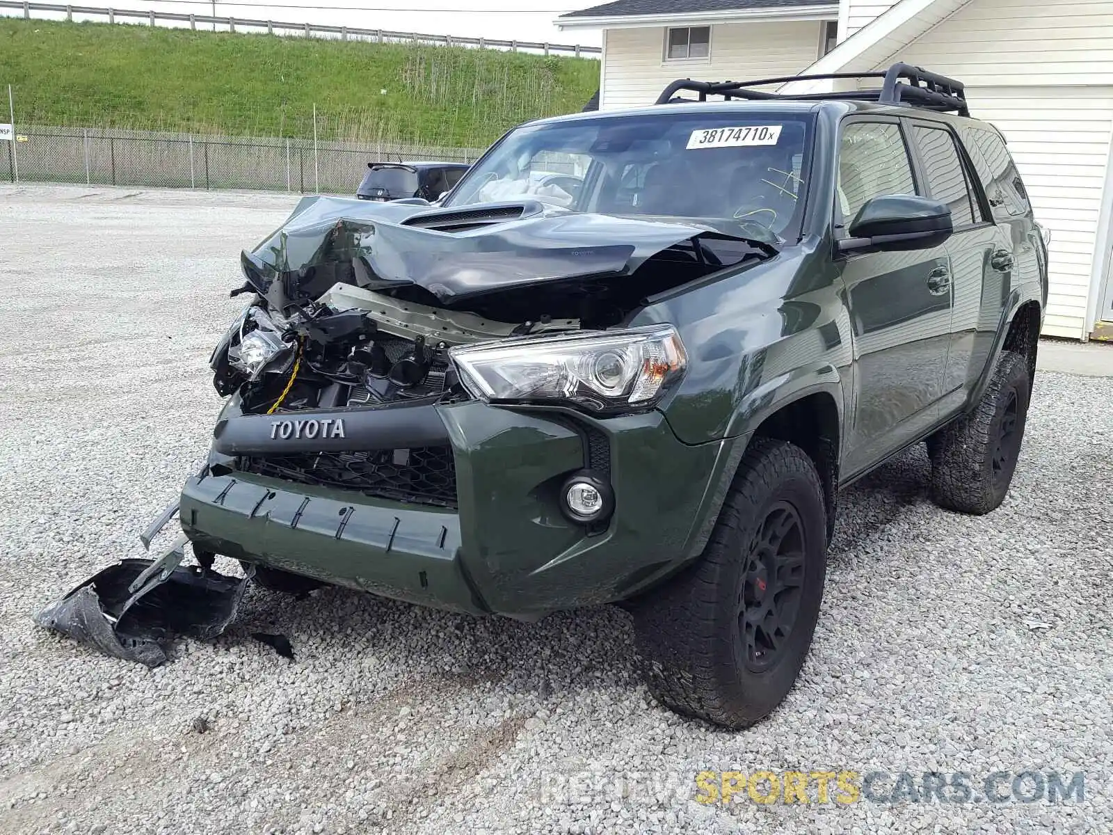 2 Photograph of a damaged car JTEBU5JR2L5781646 TOYOTA 4RUNNER 2020