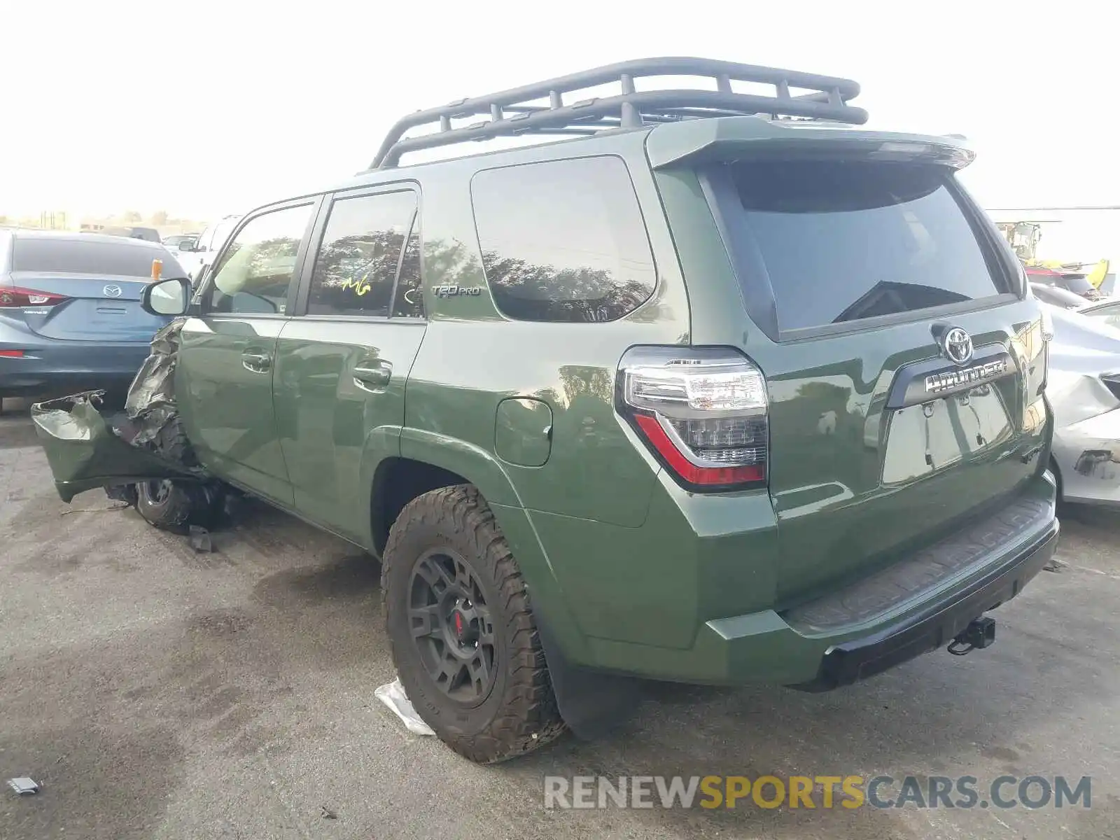 3 Photograph of a damaged car JTEBU5JR2L5782277 TOYOTA 4RUNNER 2020