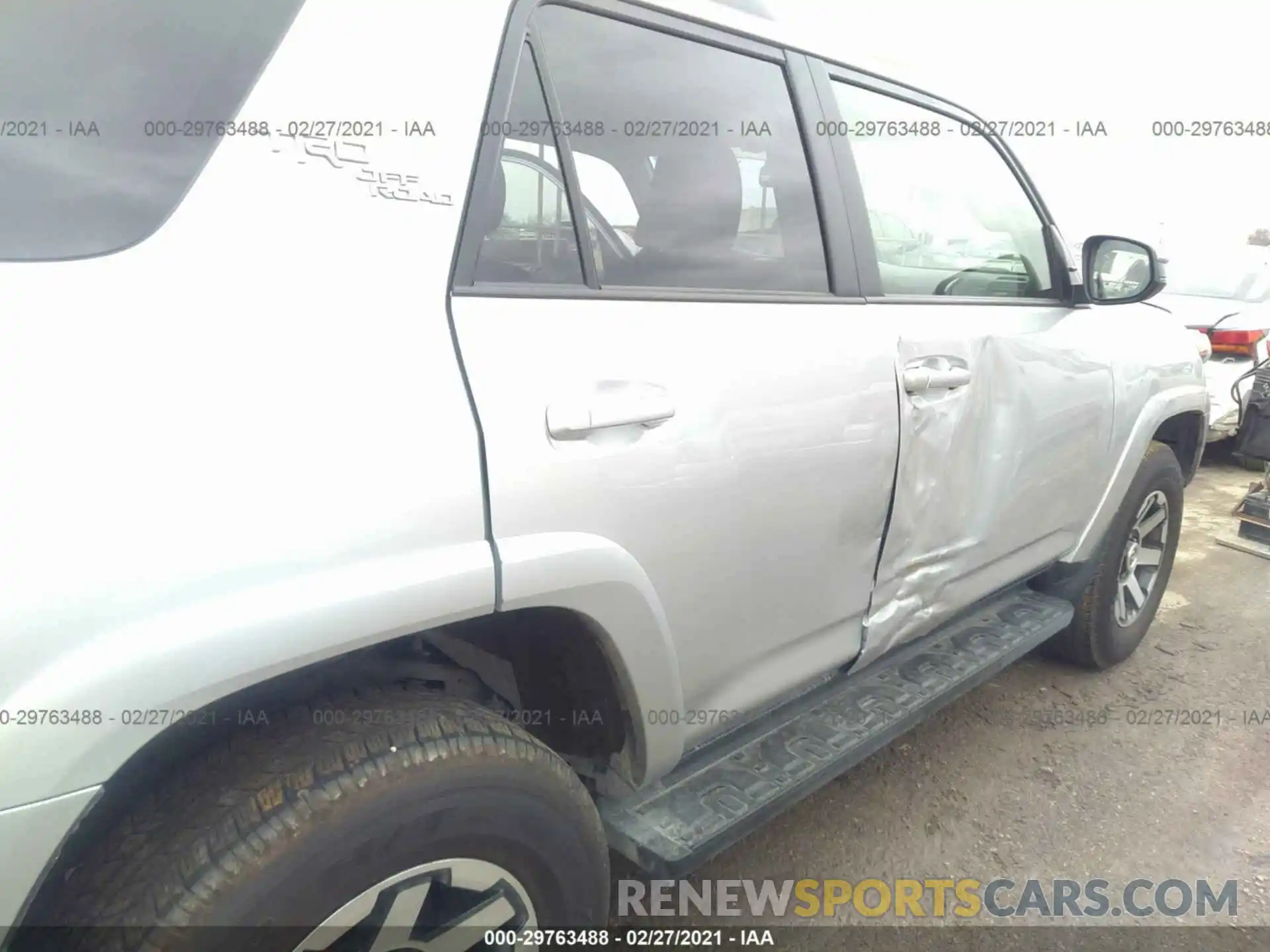 6 Фотография поврежденного автомобиля JTEBU5JR2L5782568 TOYOTA 4RUNNER 2020