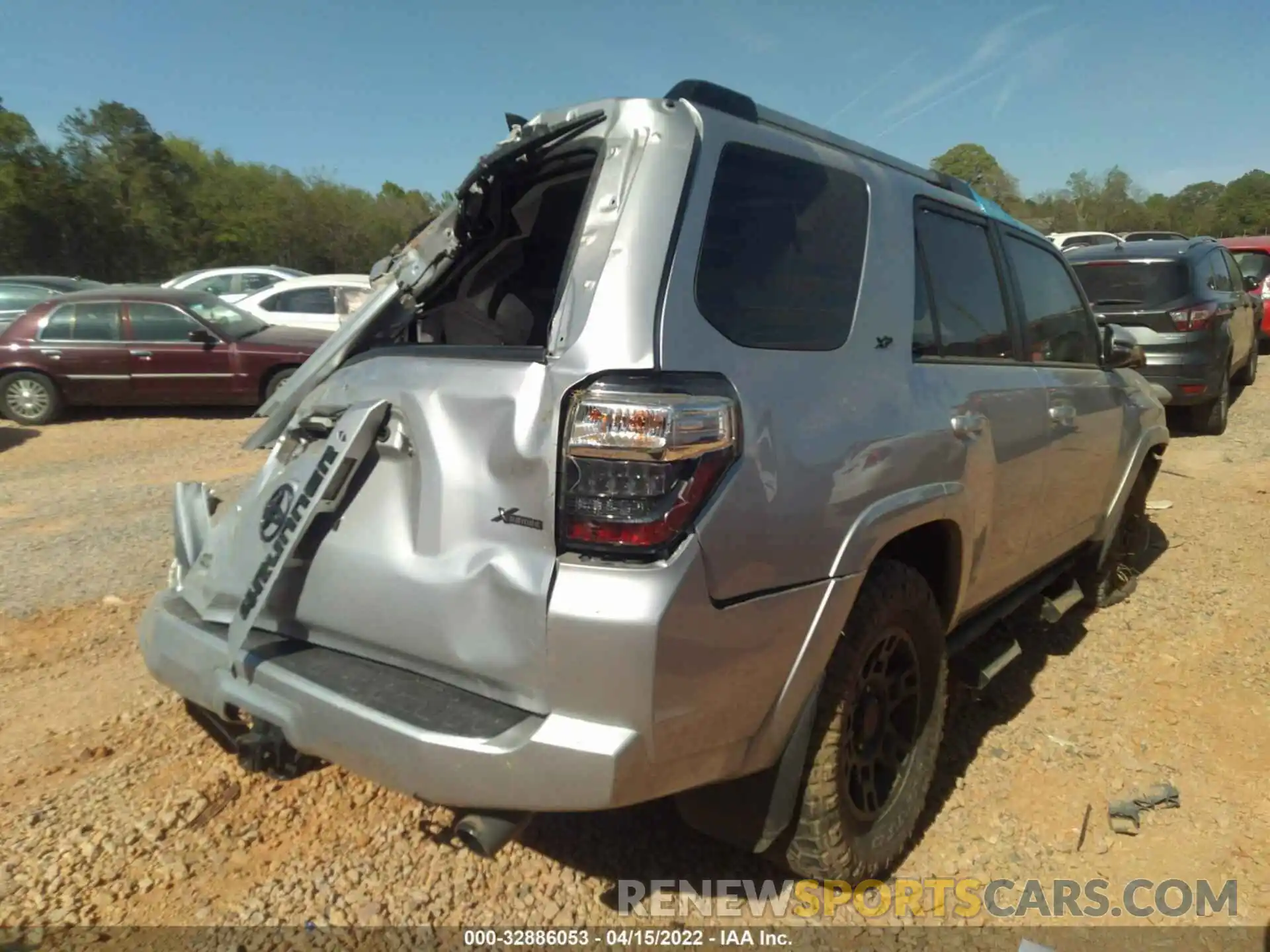 4 Photograph of a damaged car JTEBU5JR2L5785745 TOYOTA 4RUNNER 2020