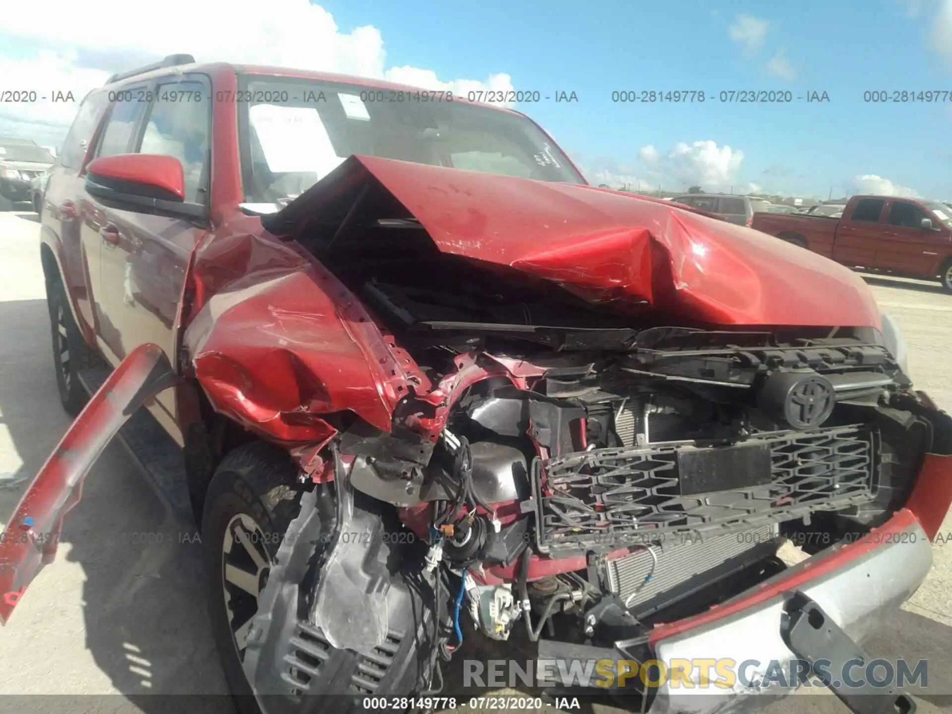 1 Фотография поврежденного автомобиля JTEBU5JR2L5787446 TOYOTA 4RUNNER 2020