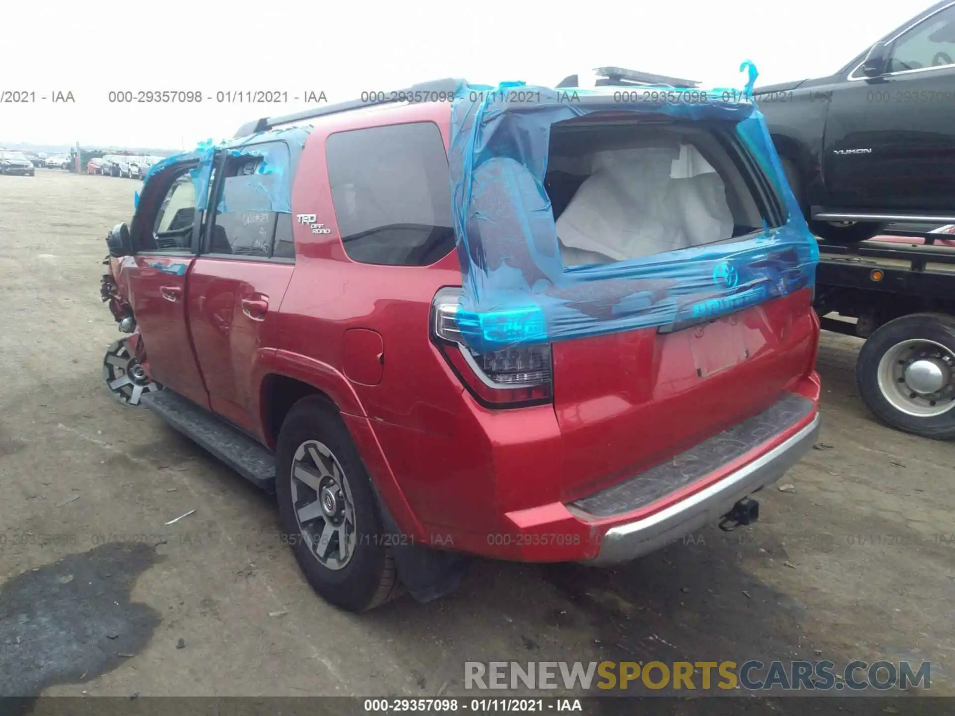 3 Фотография поврежденного автомобиля JTEBU5JR2L5787897 TOYOTA 4RUNNER 2020