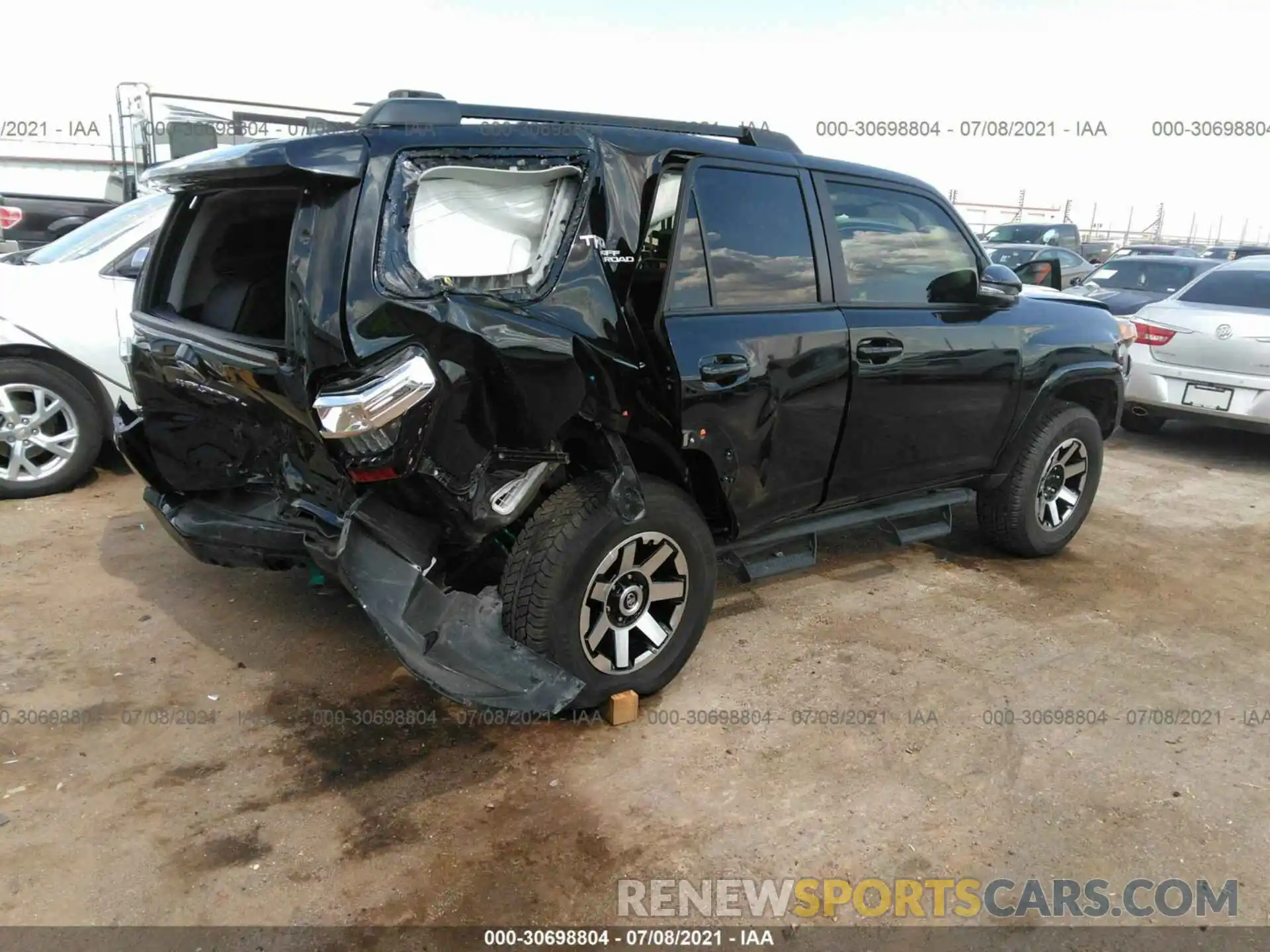 4 Photograph of a damaged car JTEBU5JR2L5792145 TOYOTA 4RUNNER 2020