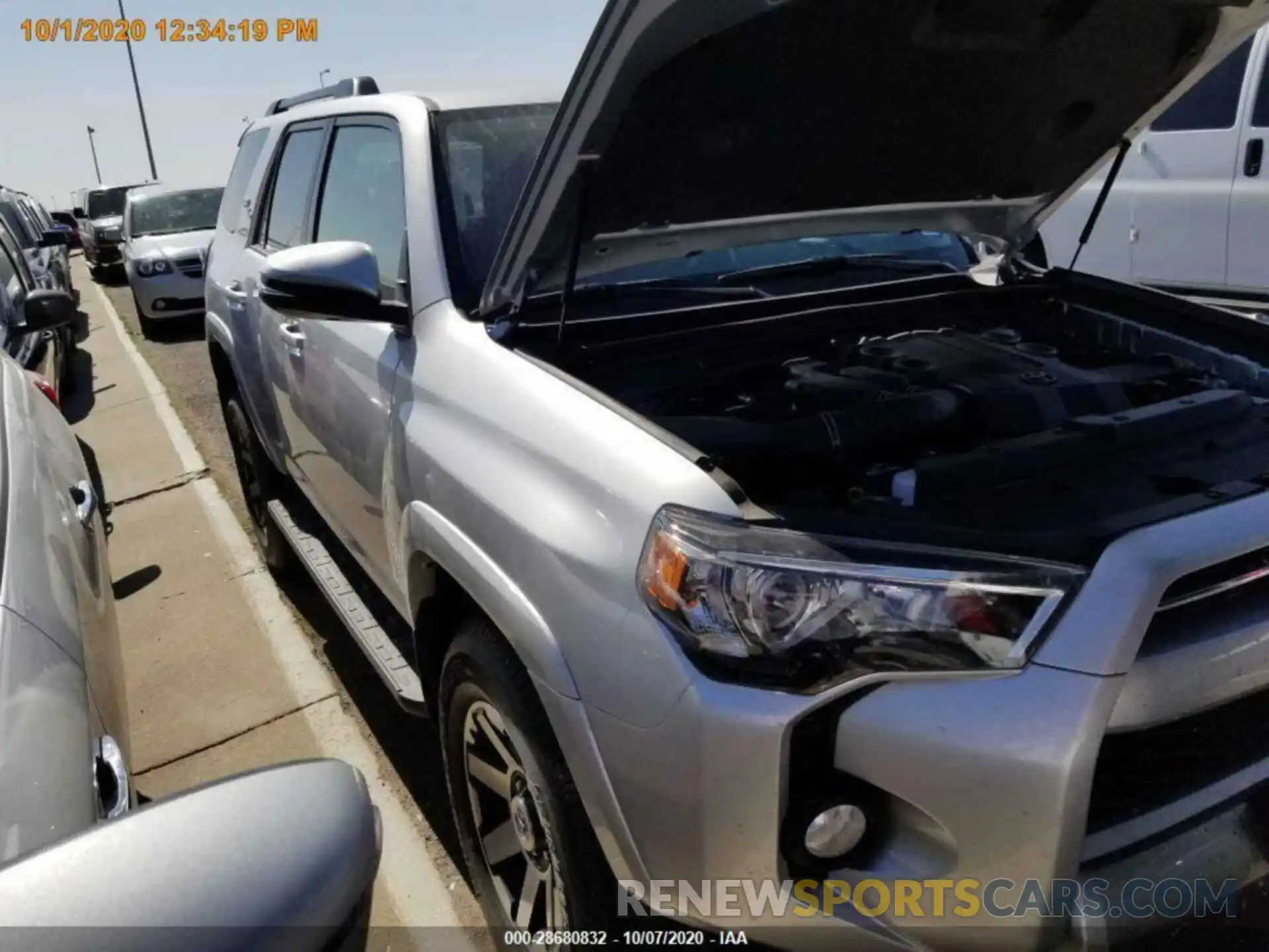 12 Photograph of a damaged car JTEBU5JR2L5796227 TOYOTA 4RUNNER 2020