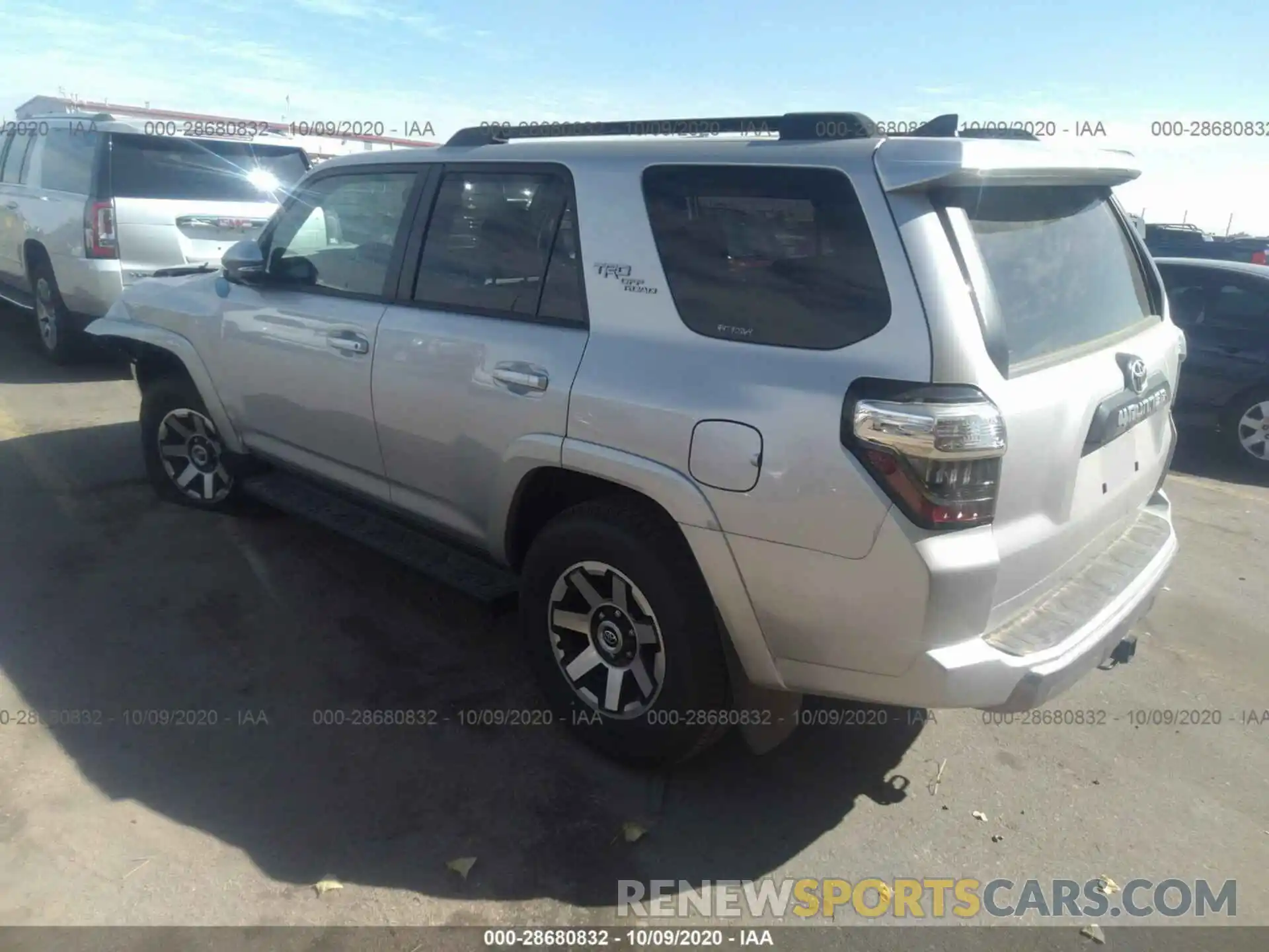 3 Photograph of a damaged car JTEBU5JR2L5796227 TOYOTA 4RUNNER 2020