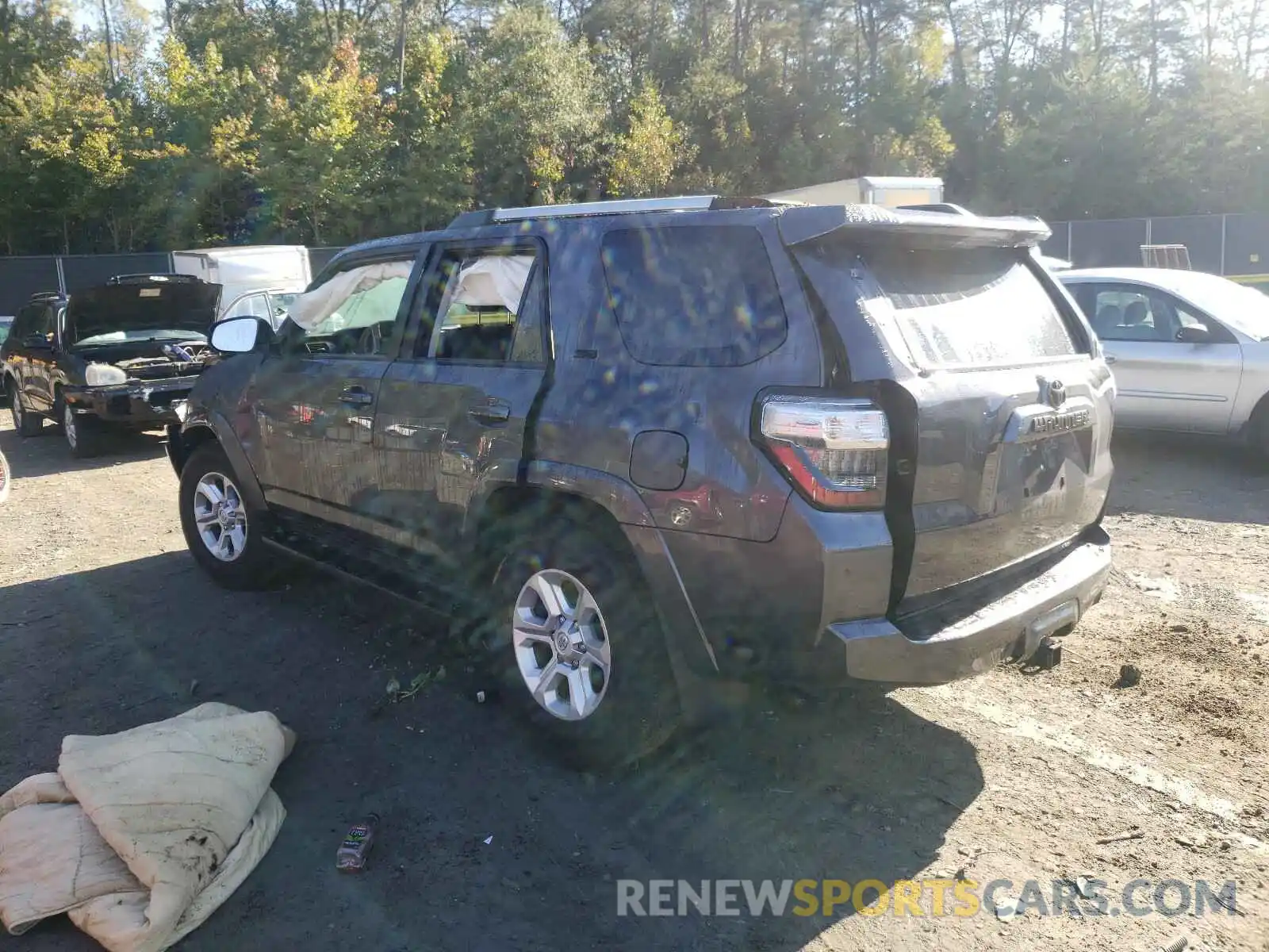 3 Photograph of a damaged car JTEBU5JR2L5797359 TOYOTA 4RUNNER 2020