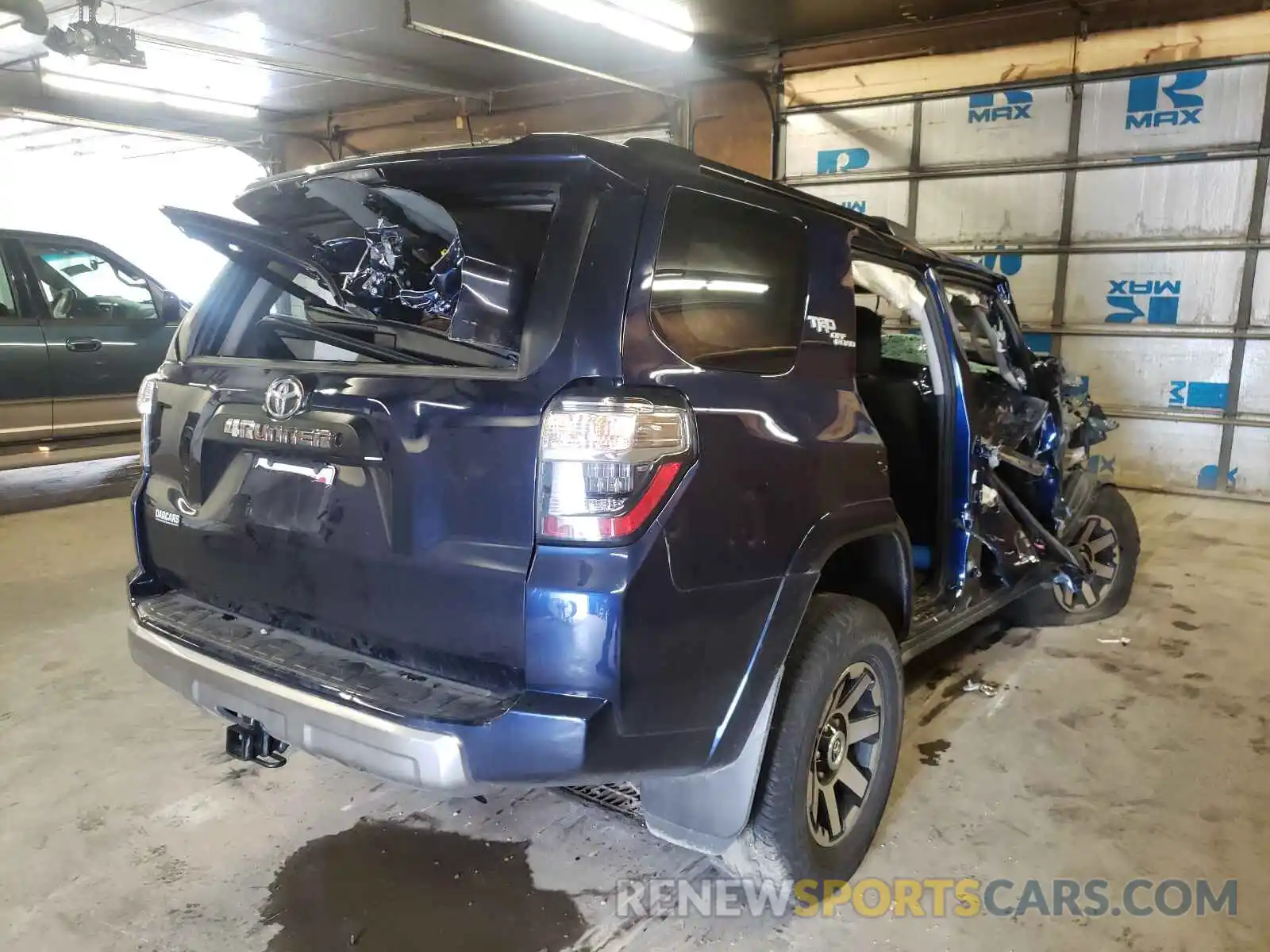 4 Photograph of a damaged car JTEBU5JR2L5800552 TOYOTA 4RUNNER 2020