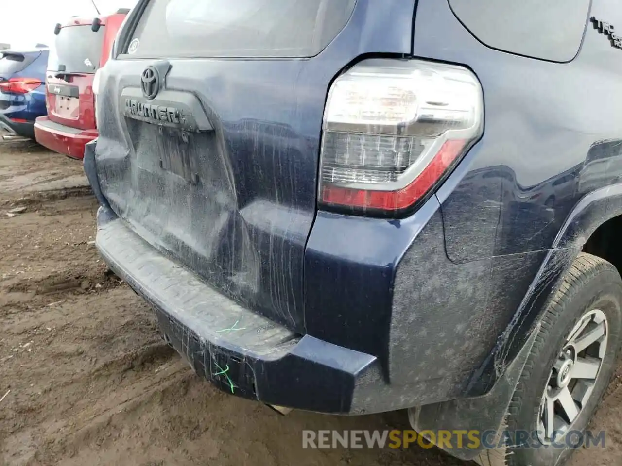 9 Photograph of a damaged car JTEBU5JR2L5805749 TOYOTA 4RUNNER 2020