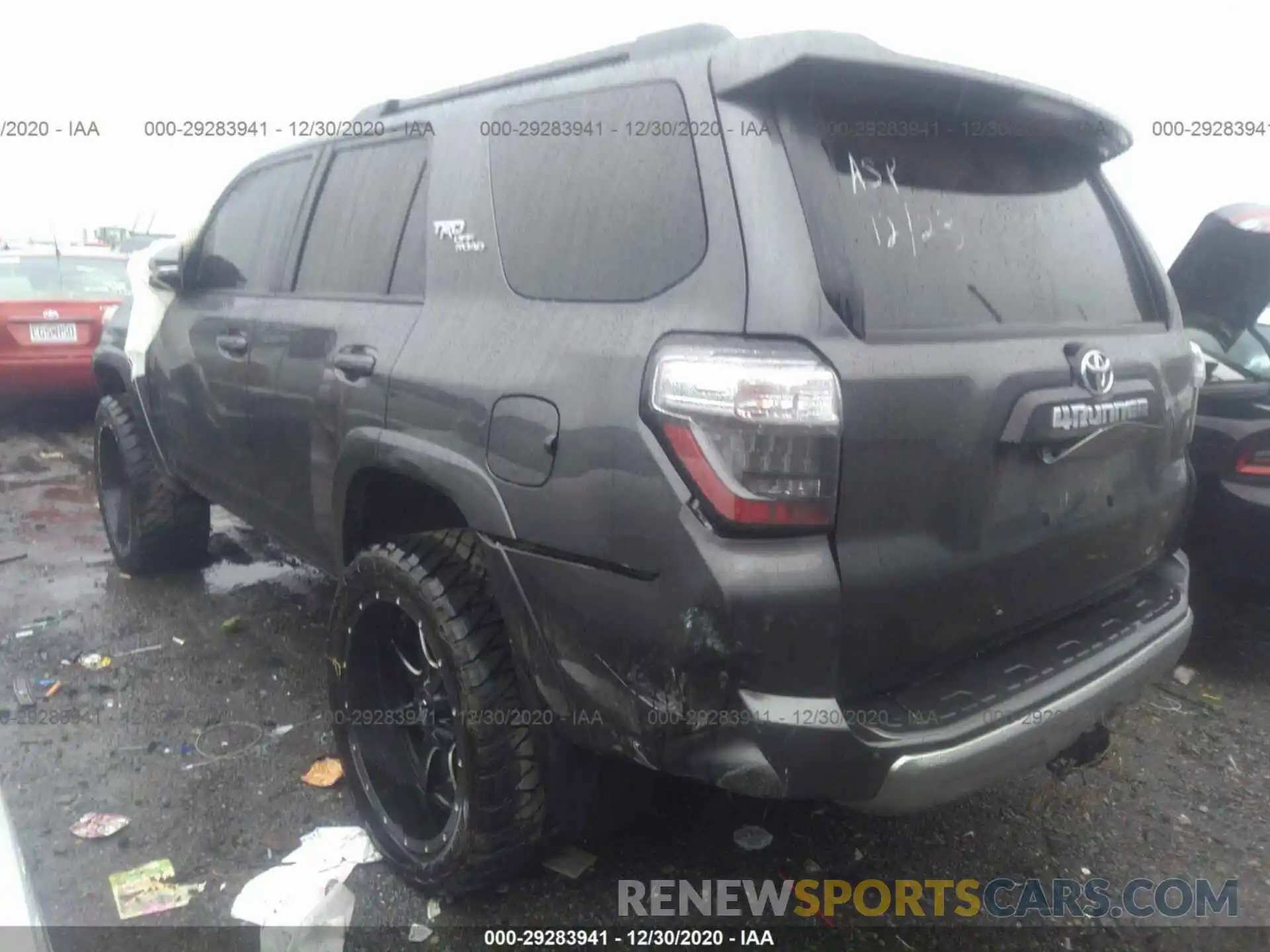 3 Photograph of a damaged car JTEBU5JR2L5806867 TOYOTA 4RUNNER 2020