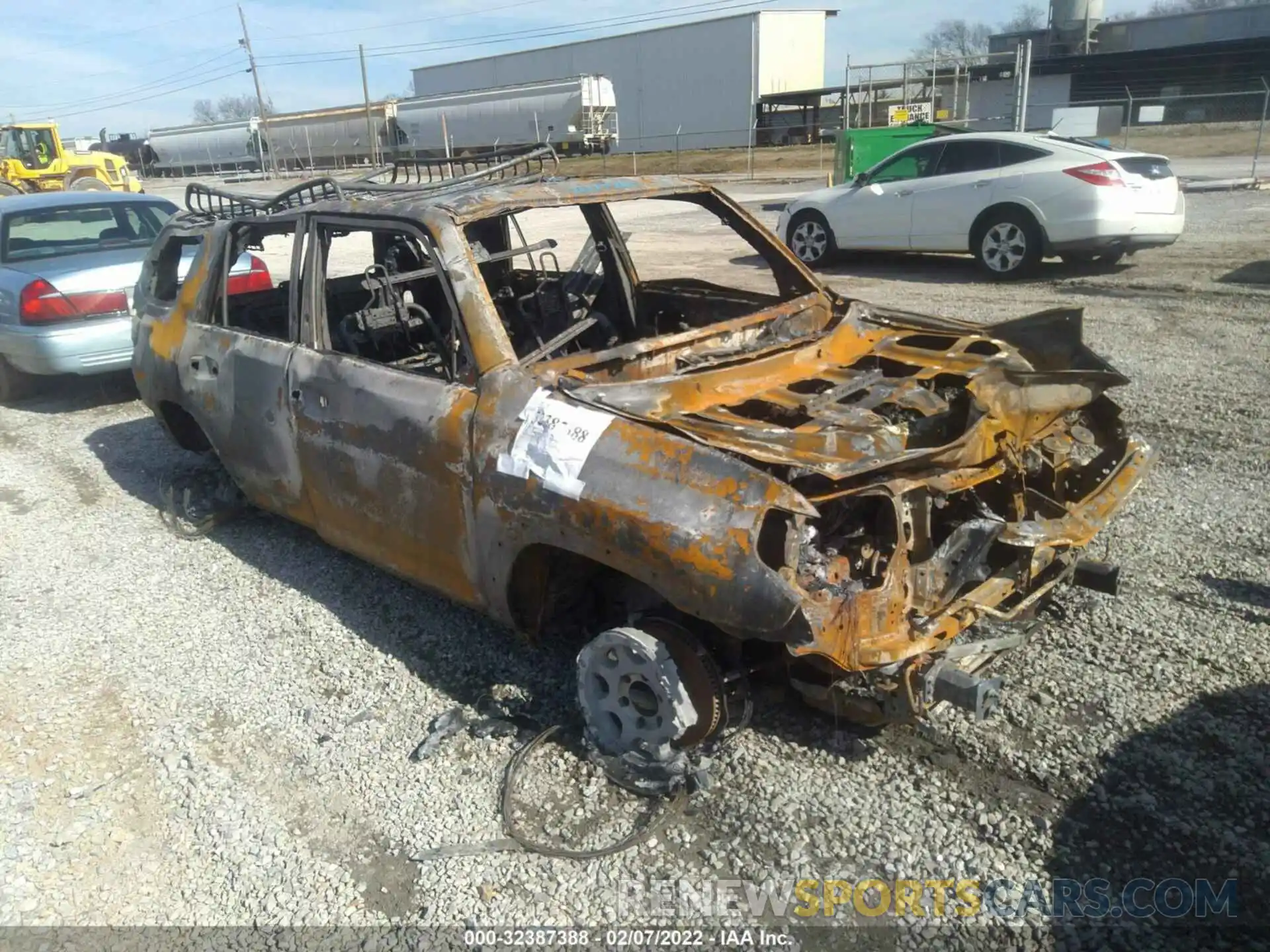 1 Photograph of a damaged car JTEBU5JR2L5807405 TOYOTA 4RUNNER 2020