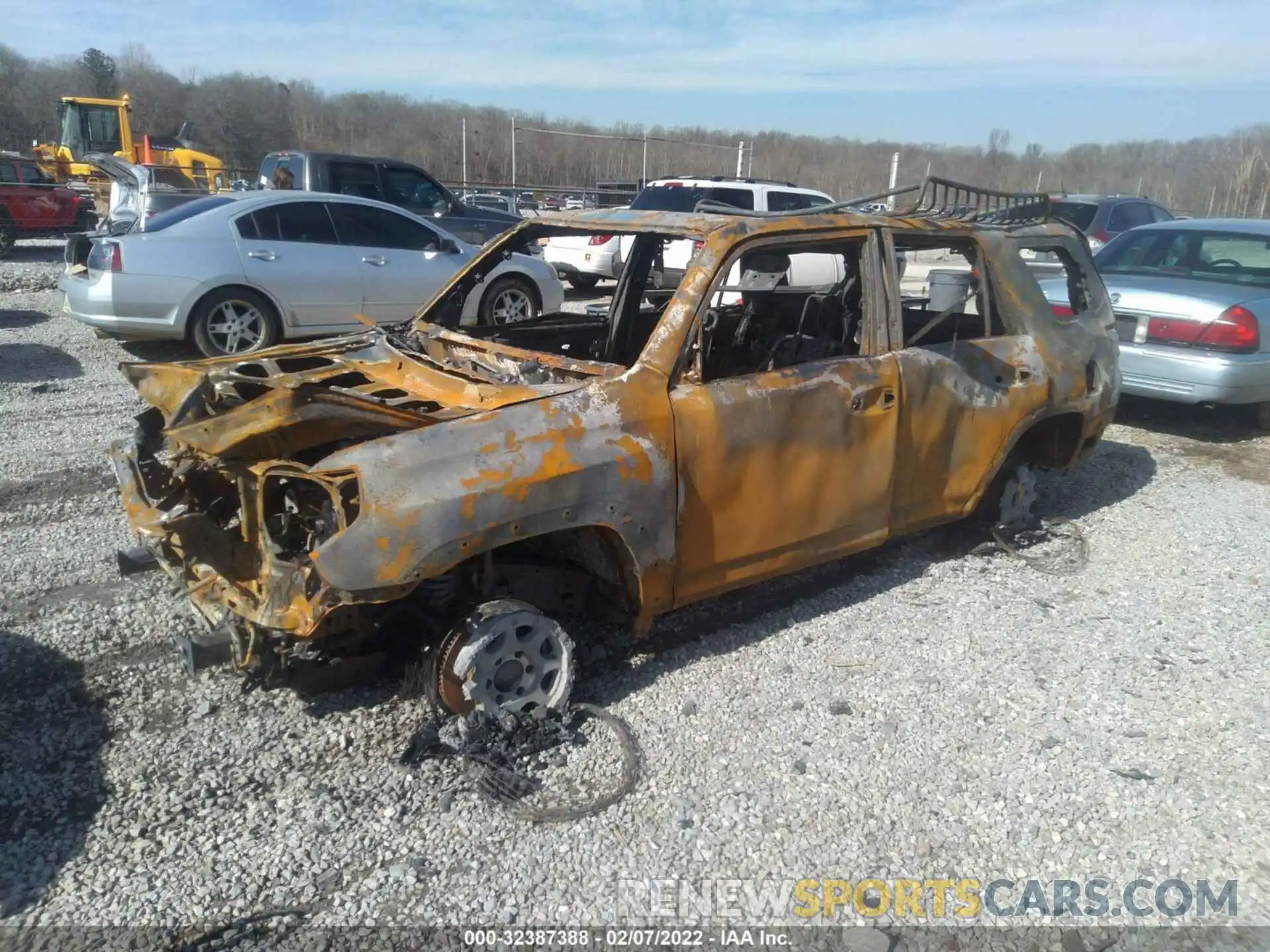 2 Photograph of a damaged car JTEBU5JR2L5807405 TOYOTA 4RUNNER 2020