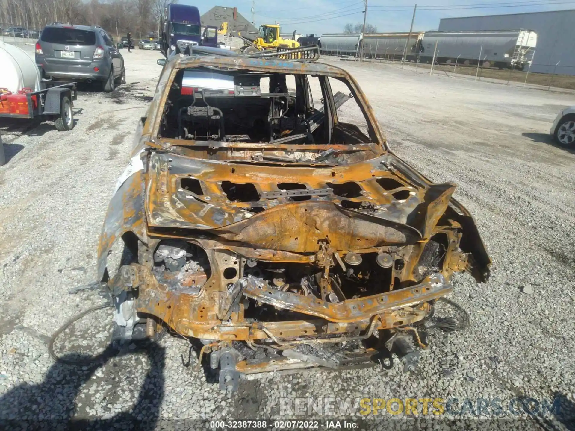 6 Photograph of a damaged car JTEBU5JR2L5807405 TOYOTA 4RUNNER 2020