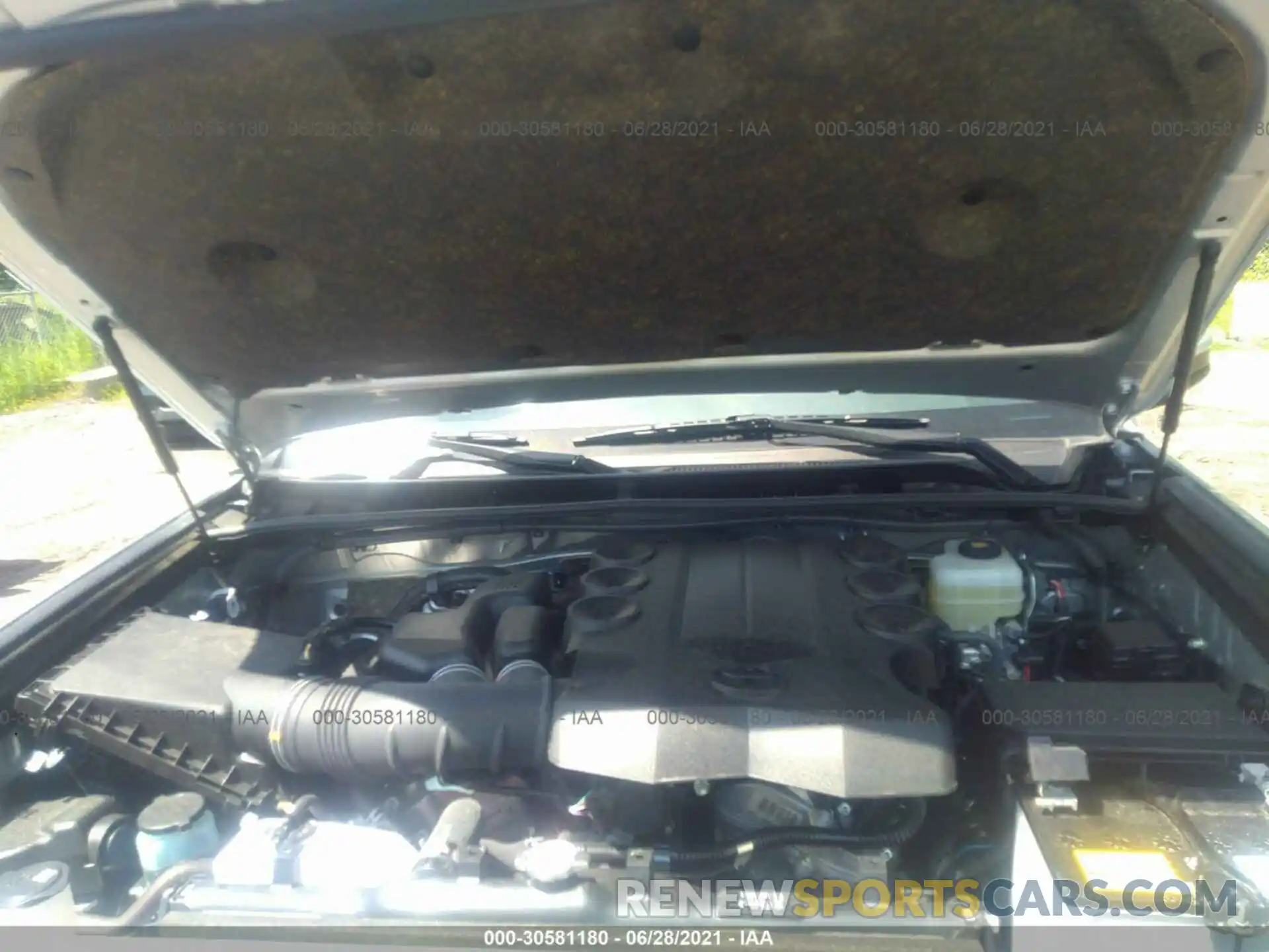 10 Фотография поврежденного автомобиля JTEBU5JR2L5813852 TOYOTA 4RUNNER 2020