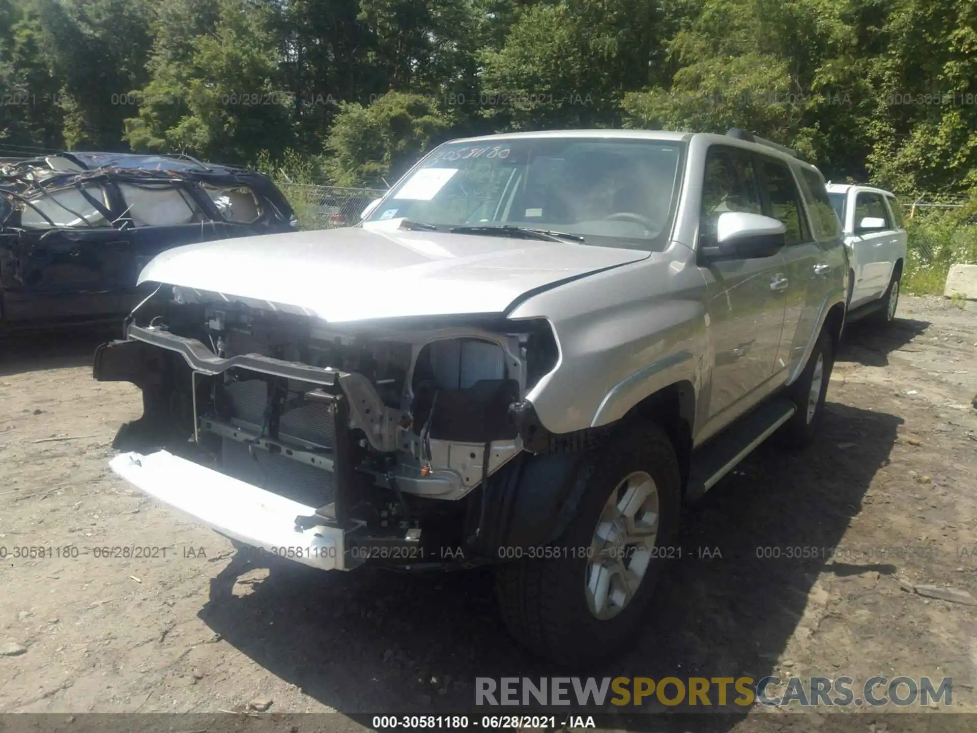 2 Photograph of a damaged car JTEBU5JR2L5813852 TOYOTA 4RUNNER 2020