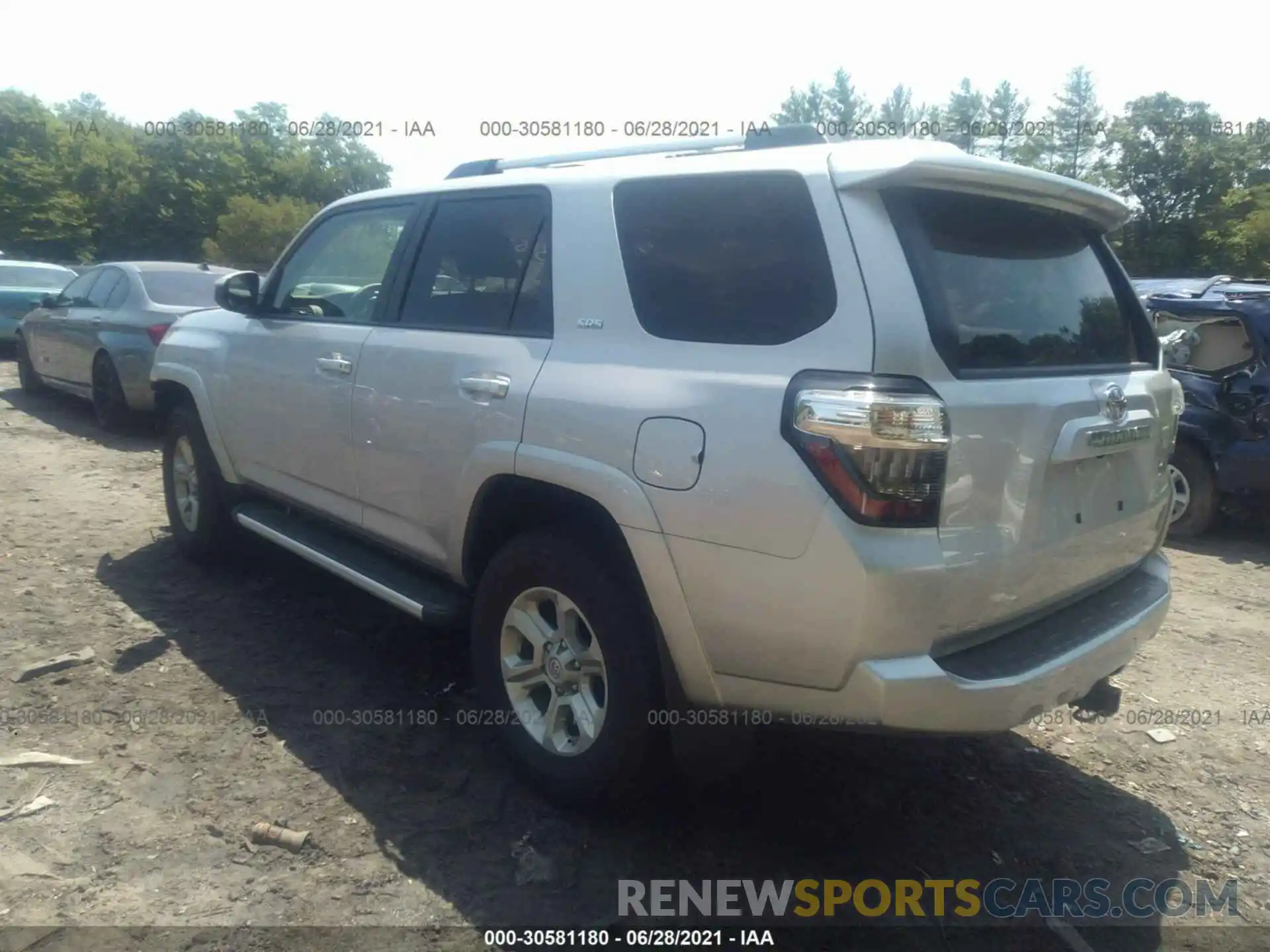 3 Photograph of a damaged car JTEBU5JR2L5813852 TOYOTA 4RUNNER 2020