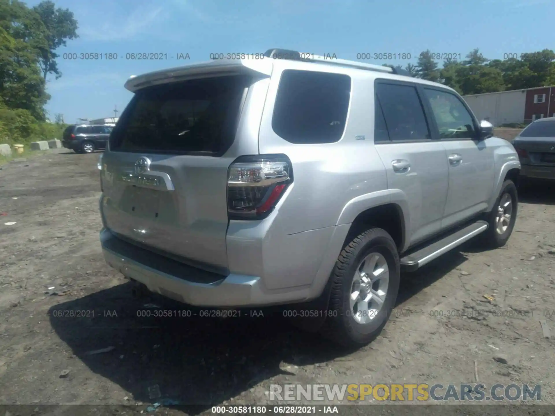 4 Photograph of a damaged car JTEBU5JR2L5813852 TOYOTA 4RUNNER 2020